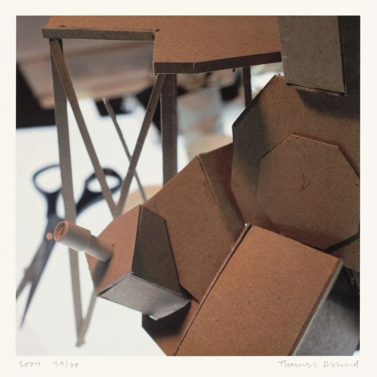 Auf diesem Bild ist das folgende Kunstwerk zu sehen: Thomas Demand. „Five drafts (Simulator)“. 2004.