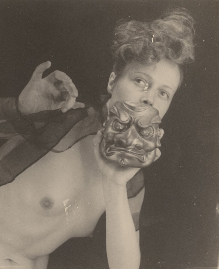 Auf diesem Bild ist das folgende Kunstwerk zu sehen: Edith van Lew (d.i. Boeck). Tänzerin mit Maske. 1930er-Jahre.