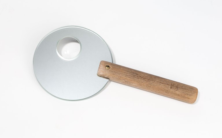 Auf diesem Bild ist das folgende Kunstwerk zu sehen: Olafur Eliasson. "Lupe". 1999.