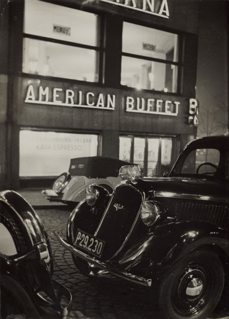 Auf diesem Bild ist das folgende Kunstwerk zu sehen: Jaroslav Kysela. Ohne Titel (American Buffet). 1934.