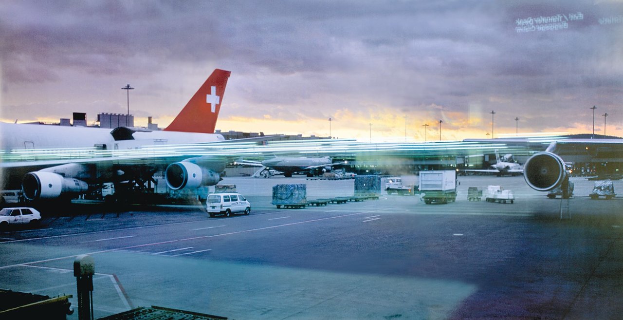 Auf diesem Bild ist das folgende Kunstwerk zu sehen: Peter Fischli und David Weiss. „Ohne Titel (Airport Zürich, 2000)“. 2007.