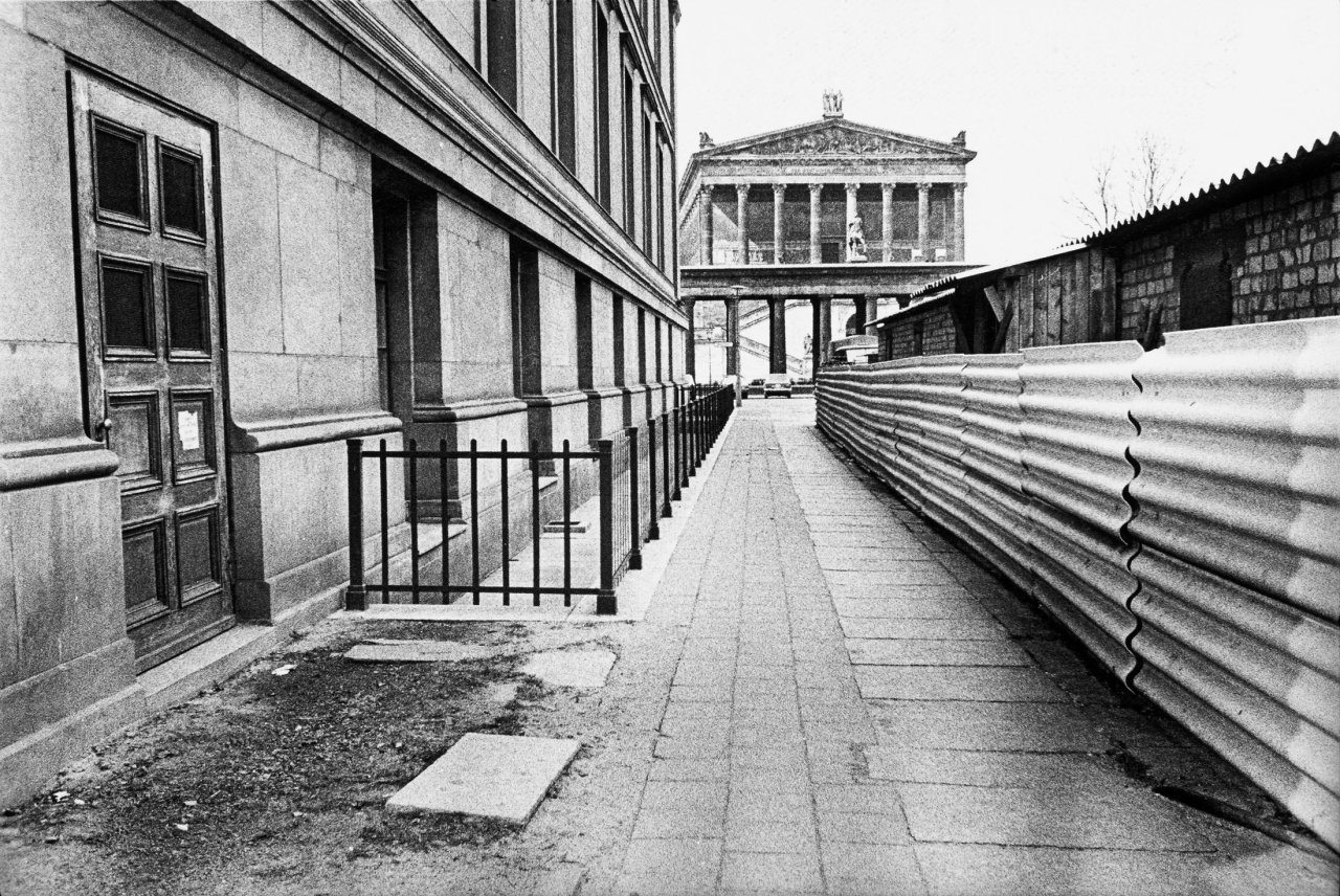 Auf diesem Bild ist das folgende Kunstwerk zu sehen: Evelyn Richter. Nationalgalerie Berlin. Undatiert.