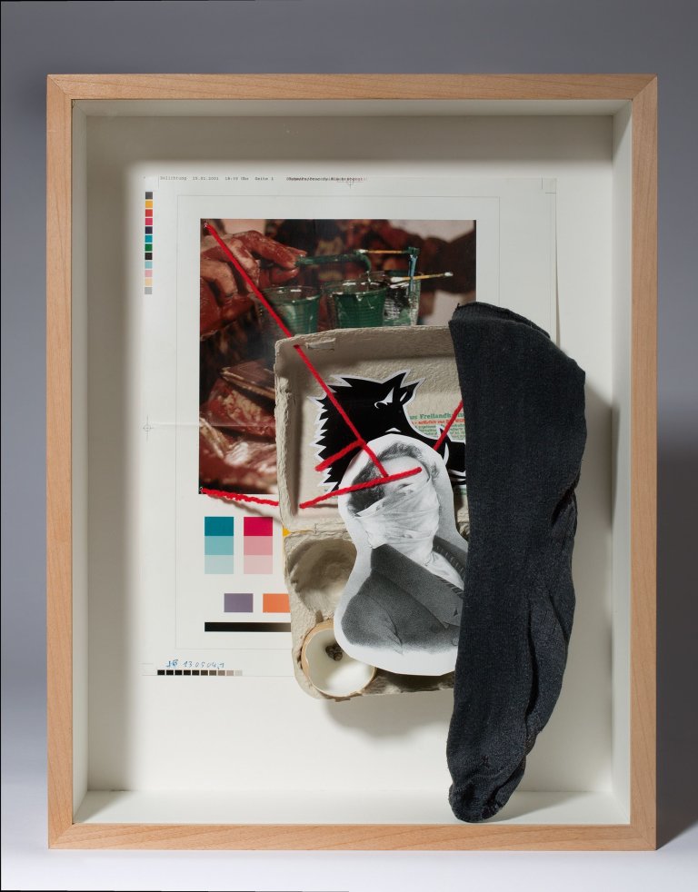 Auf diesem Bild ist das folgende Kunstwerk zu sehen: John Bock. Ohne Titel. 2004.