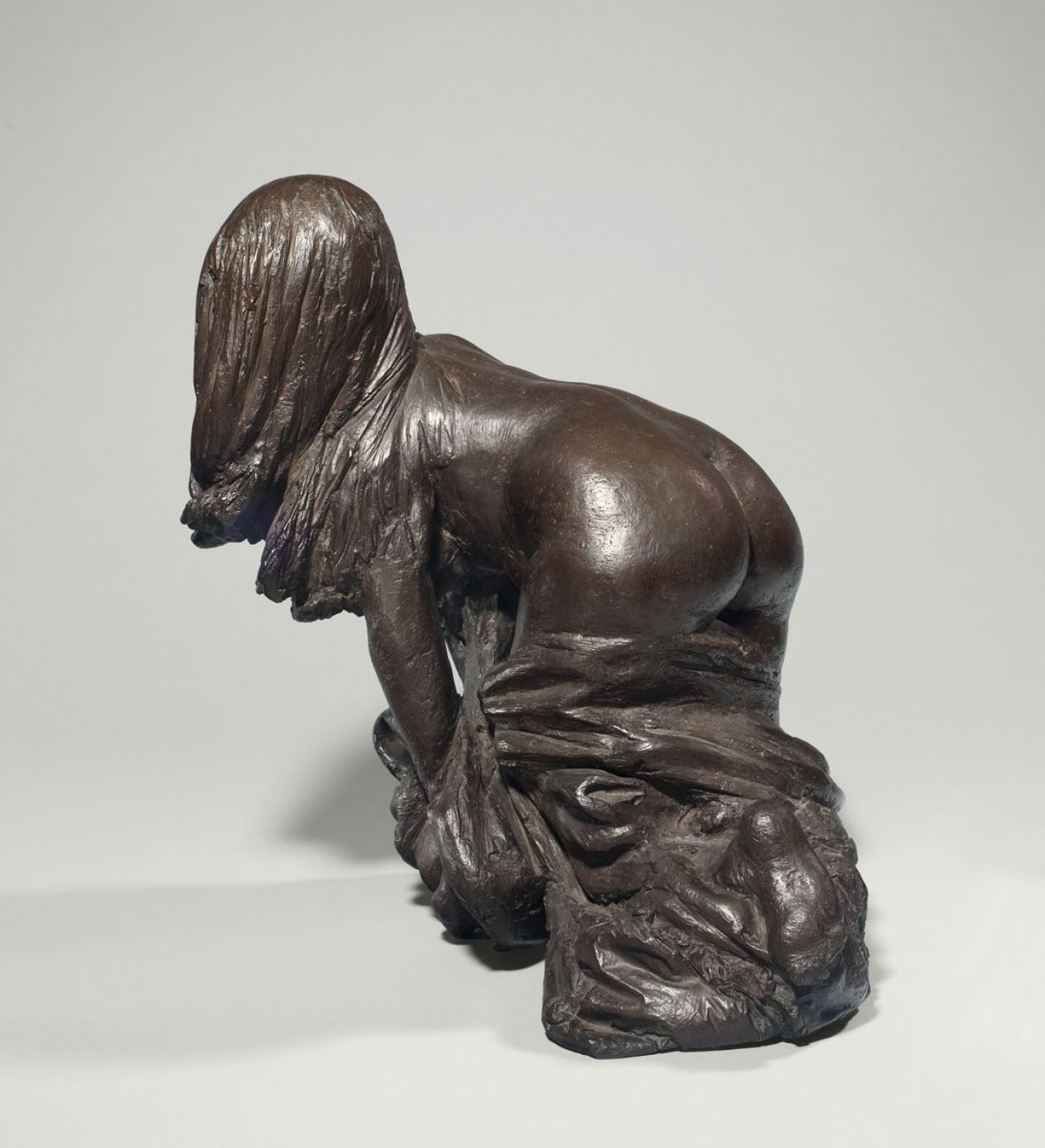 Auf diesem Bild ist das folgende Kunstwerk zu sehen: Waldemar Grzimek. „Erwachende (Zustand III)“. 1974.