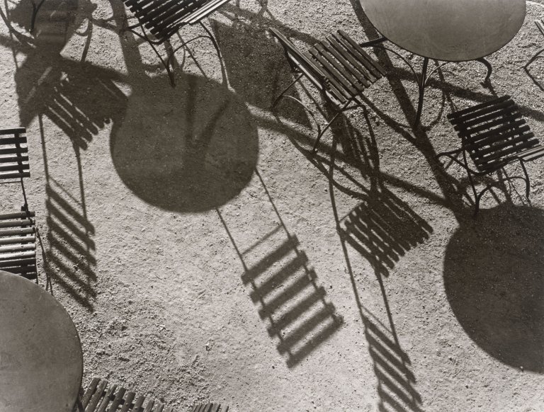 Auf diesem Bild ist das folgende Kunstwerk zu sehen: Peter Keetman. Gartenstühle, „Wendelstein“. 1950.