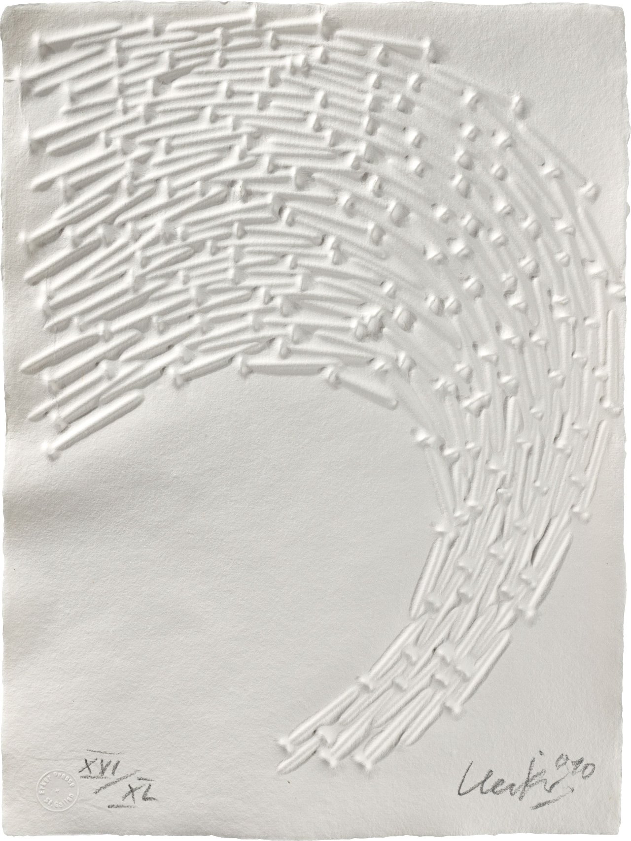 Auf diesem Bild ist das folgende Kunstwerk zu sehen: Günther Uecker. „Kleiner weißer Vogel“. 2010.