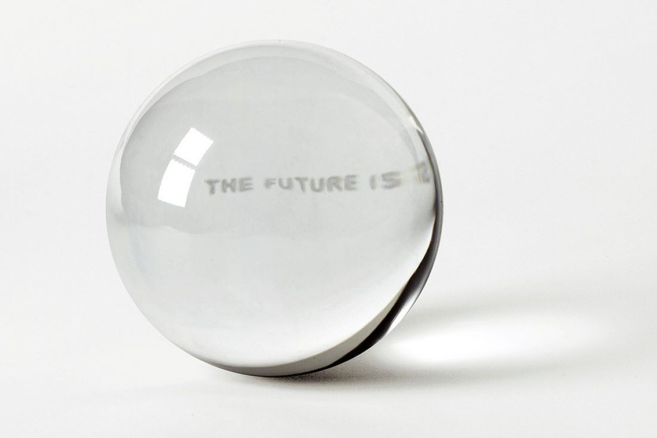 Auf diesem Bild ist das folgende Kunstwerk zu sehen: Jenny Holzer. „The Future is stupid“. 2000.
