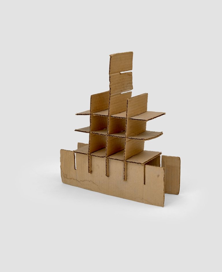 Auf diesem Bild ist das folgende Kunstwerk zu sehen: Hermann Glöckner. Dreistöckiger Bau mit Mittelwand. 1973.