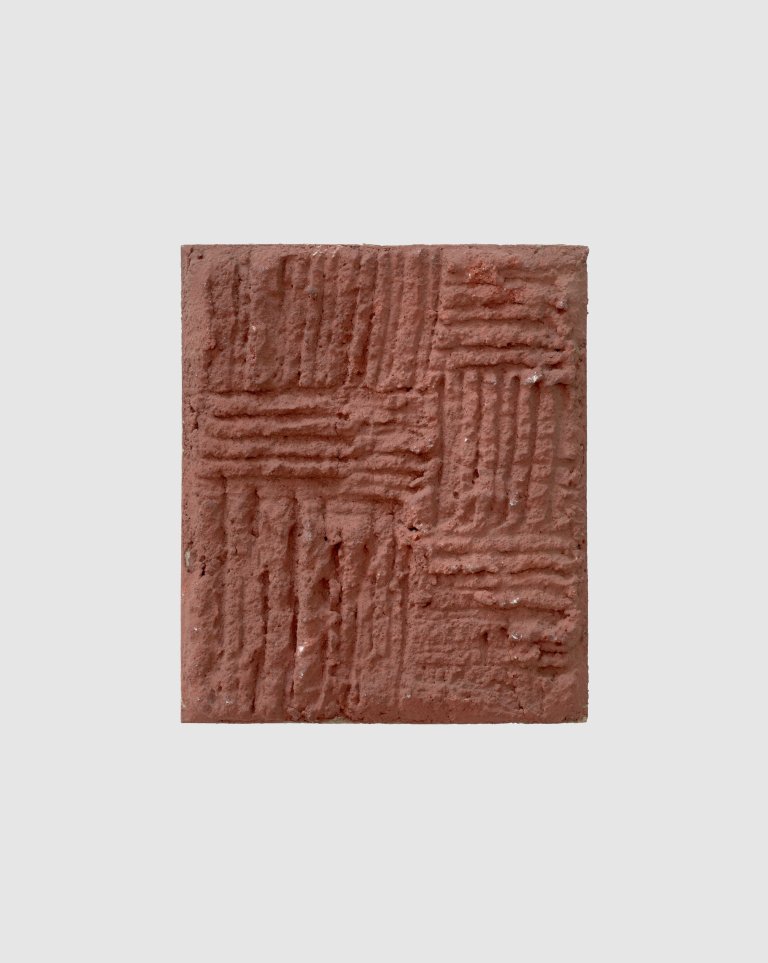 Auf diesem Bild ist das folgende Kunstwerk zu sehen: Hermann Glöckner. Rostbraune Fläche mit Parallelzügen. 1964.