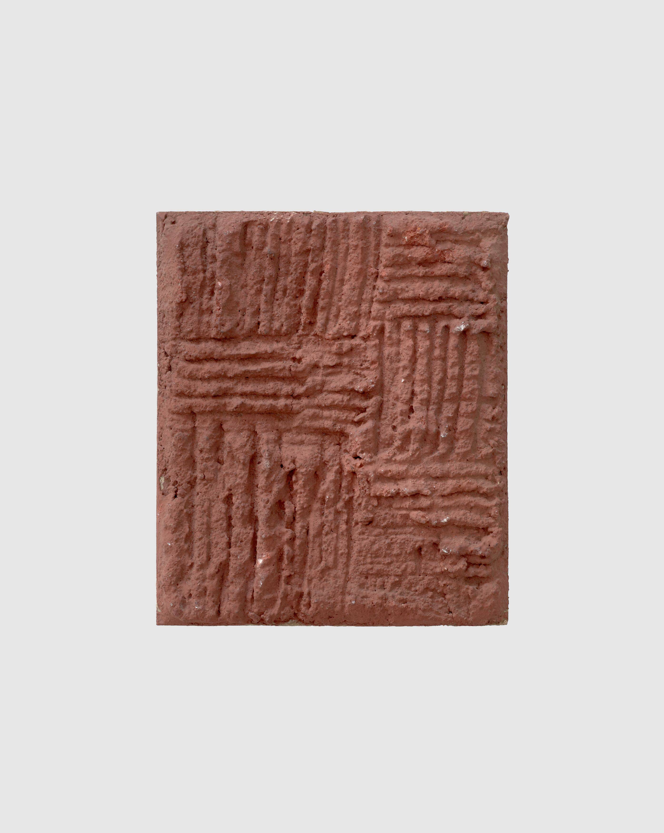 Auf diesem Bild ist das folgende Kunstwerk zu sehen: Hermann Glöckner. Rostbraune Fläche mit Parallelzügen. 1964.