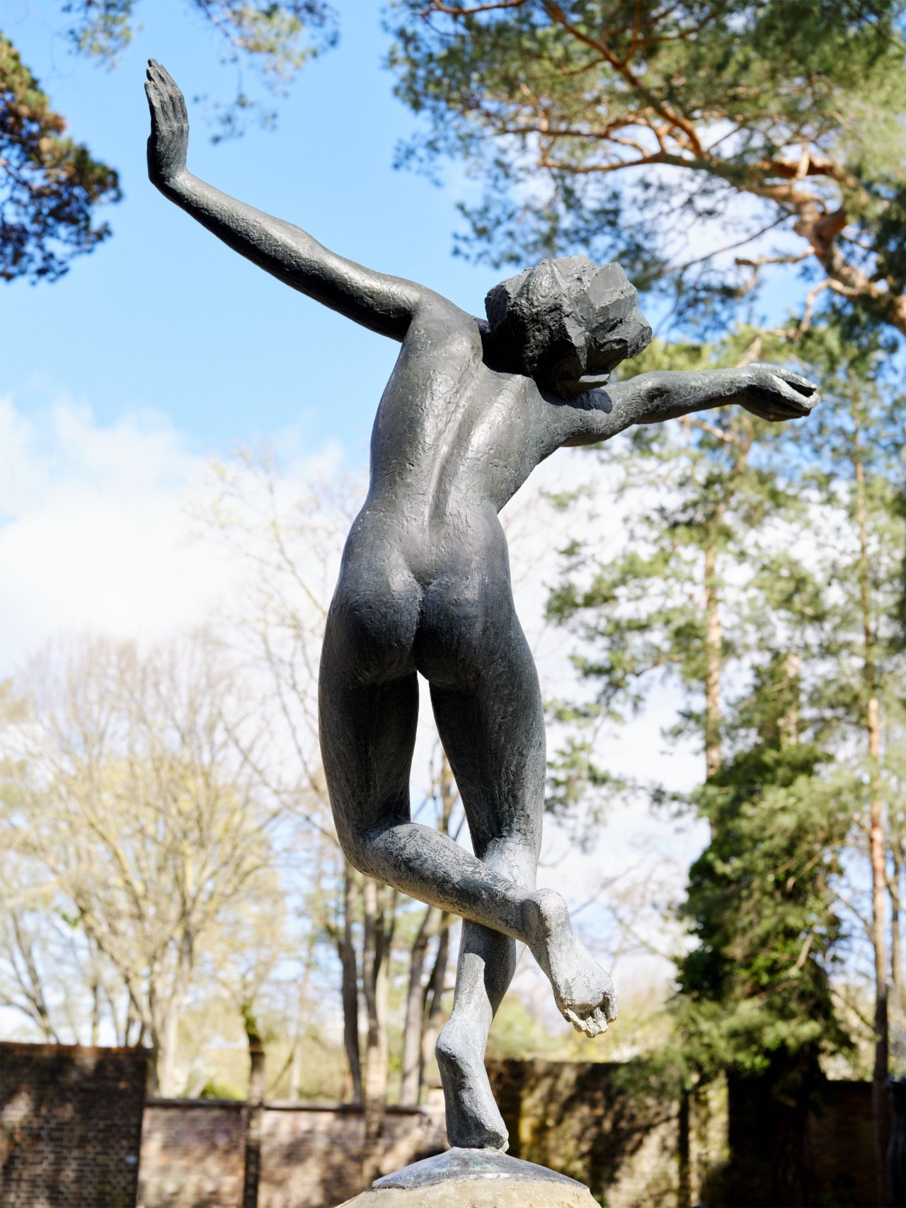 Auf diesem Bild ist das folgende Kunstwerk zu sehen: Georg Kolbe. „Tänzerinnen–Brunnen“. 1922.