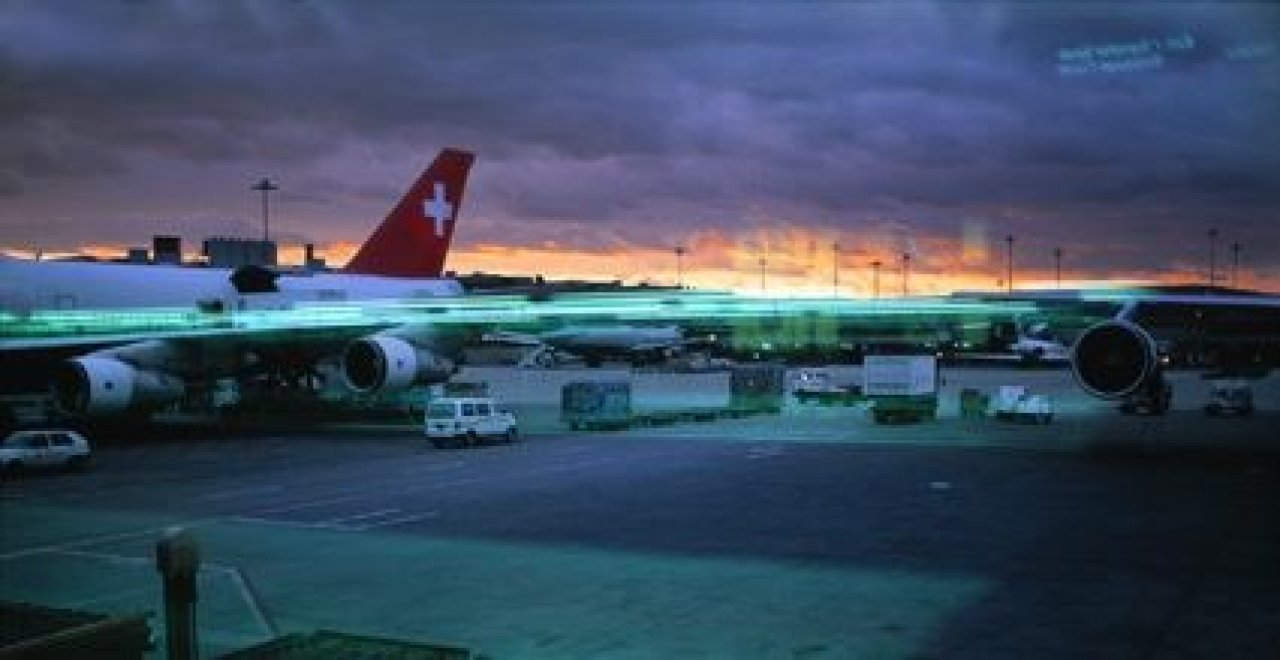 Auf diesem Bild ist das folgende Kunstwerk zu sehen: Peter Fischli und David Weiss. „Ohne Titel (Airport Zürich, 2000)“. 2000/2007.