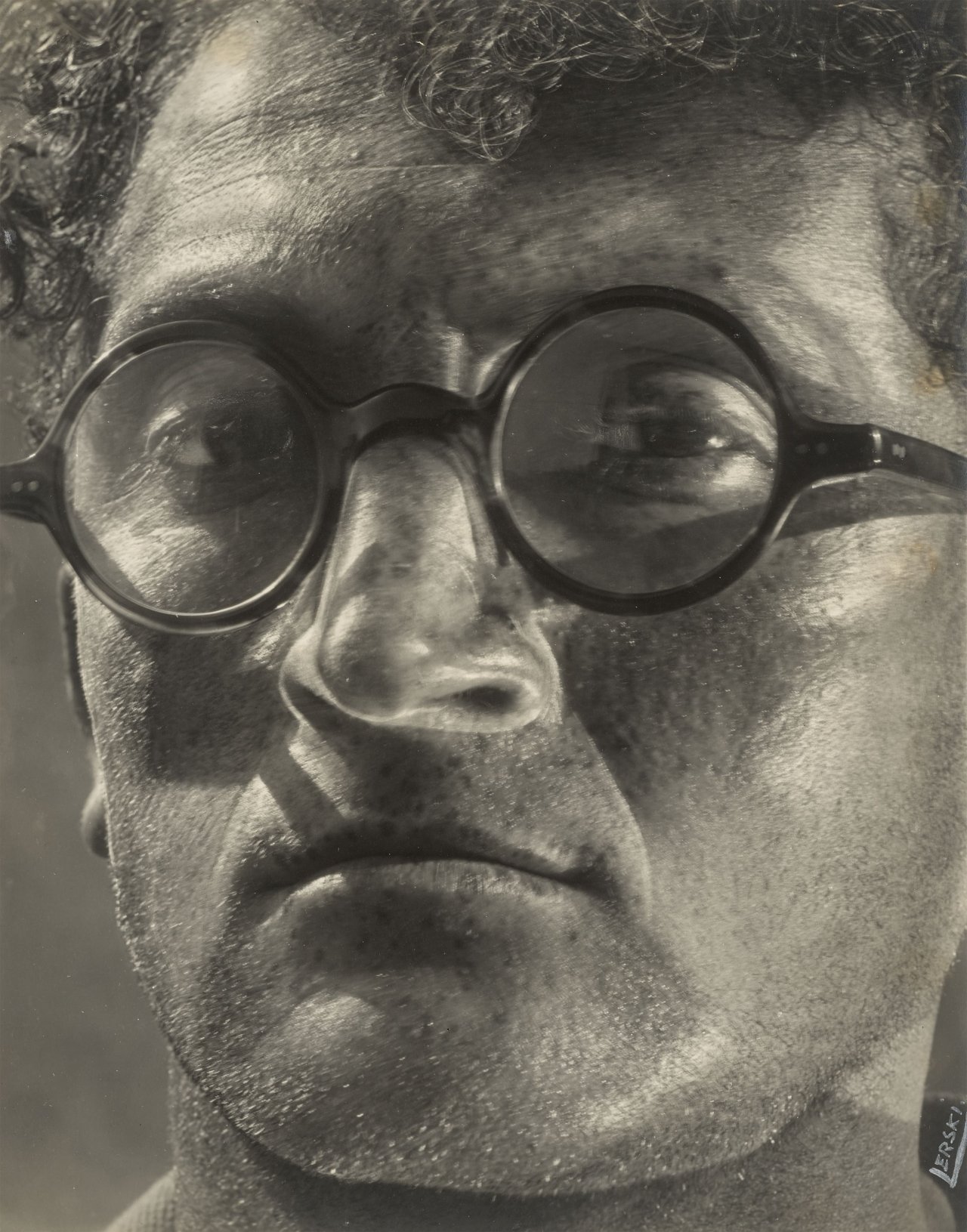 This picture shows the following artwork: Helmar Lerski (i.e. Schmuklerski, Israel). Metamorphosis through Light, Tel-Aviv. 1935–1936.