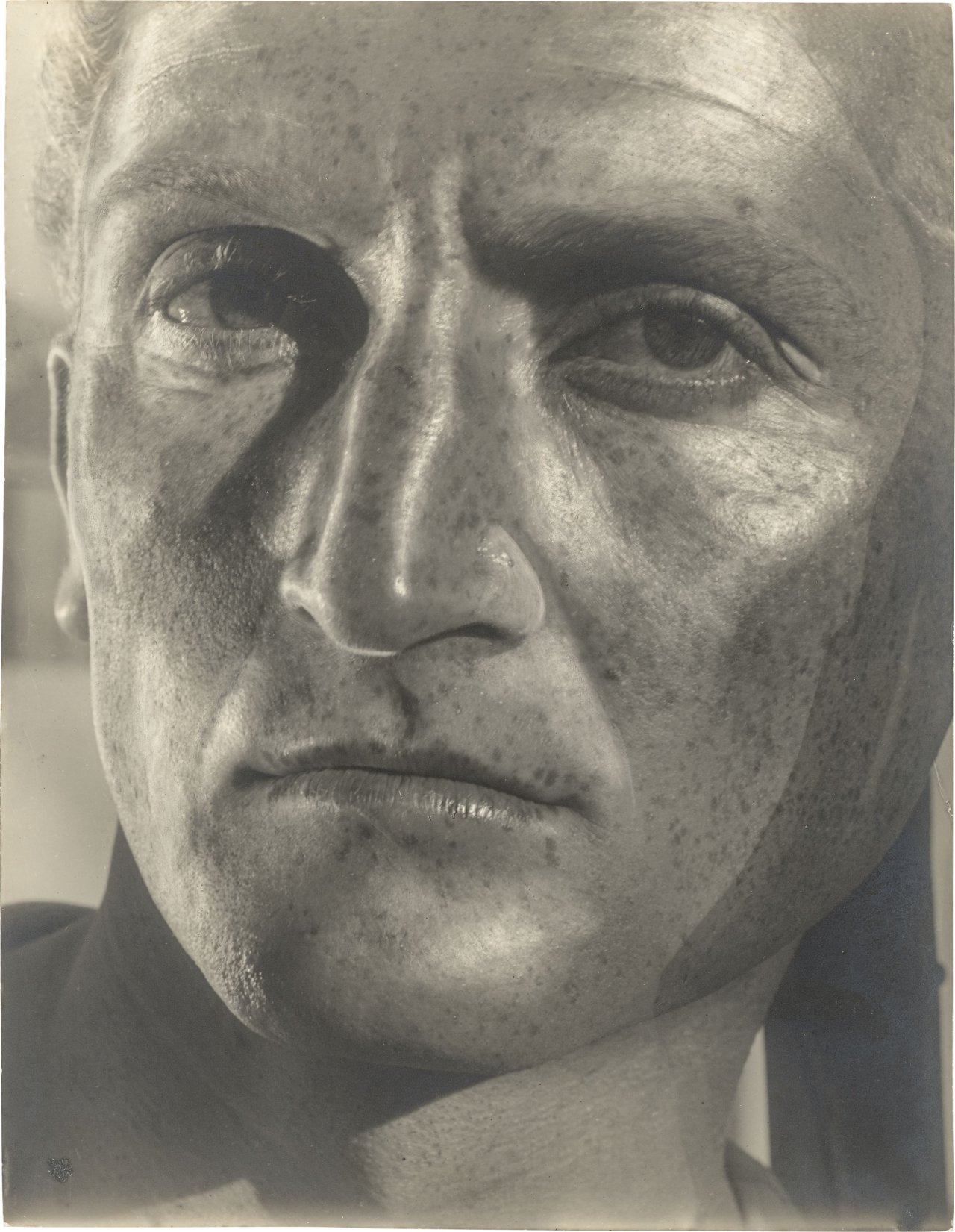 This picture shows the following artwork: Helmar Lerski (i.e. Schmuklerski, Israel). Metamorphosis through Light, Tel-Aviv. 1935–1936.