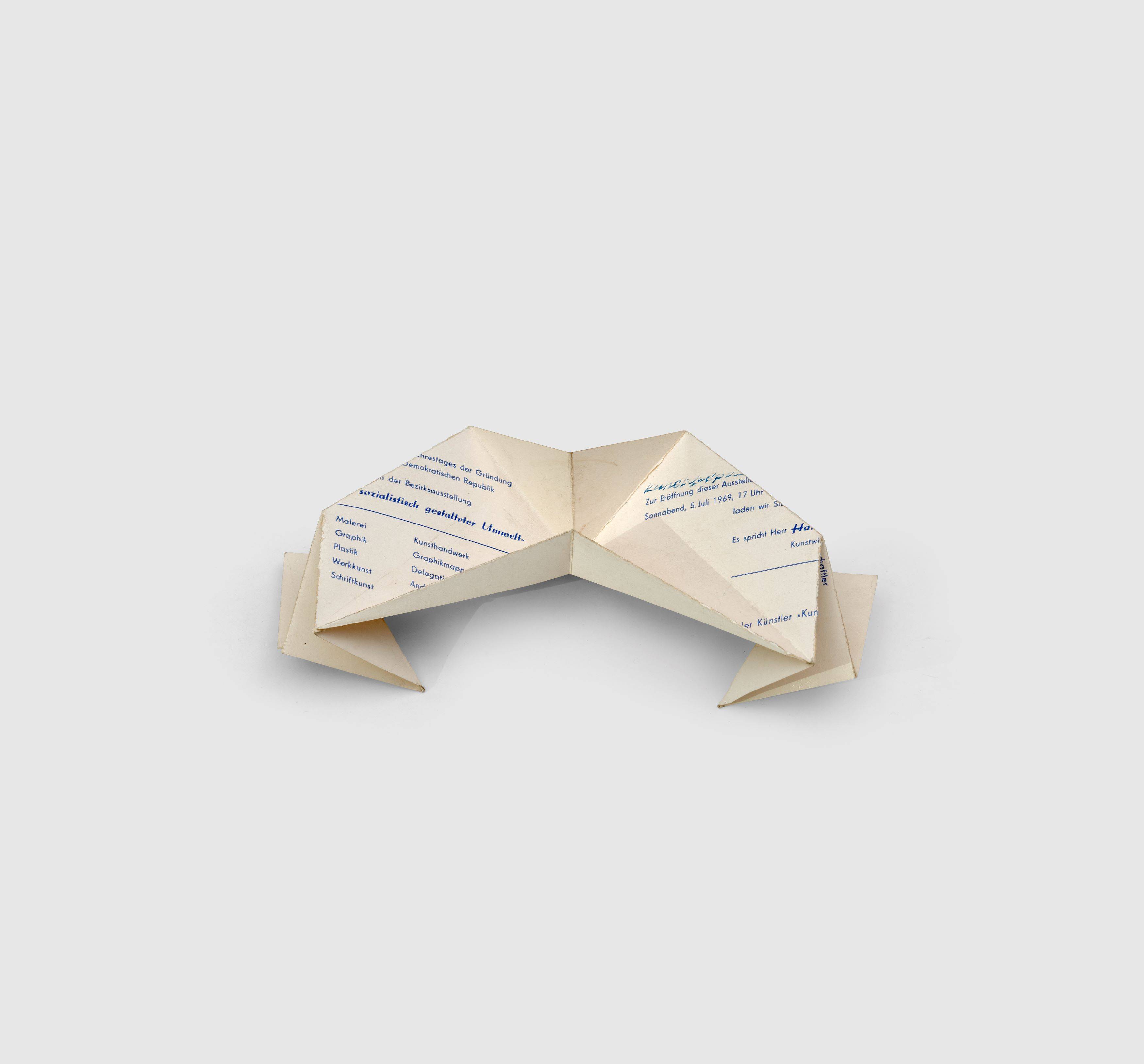 Auf diesem Bild ist das folgende Kunstwerk zu sehen: Hermann Glöckner. Zweiflügelige Faltung. 1969.