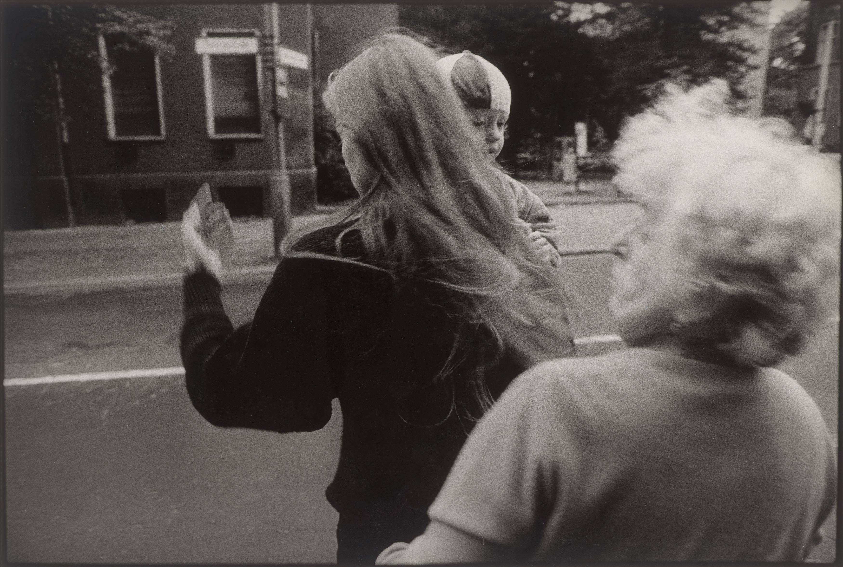 This picture shows the following artwork: Harald Hauswald. ”Berlin Weissensee”. 1986.