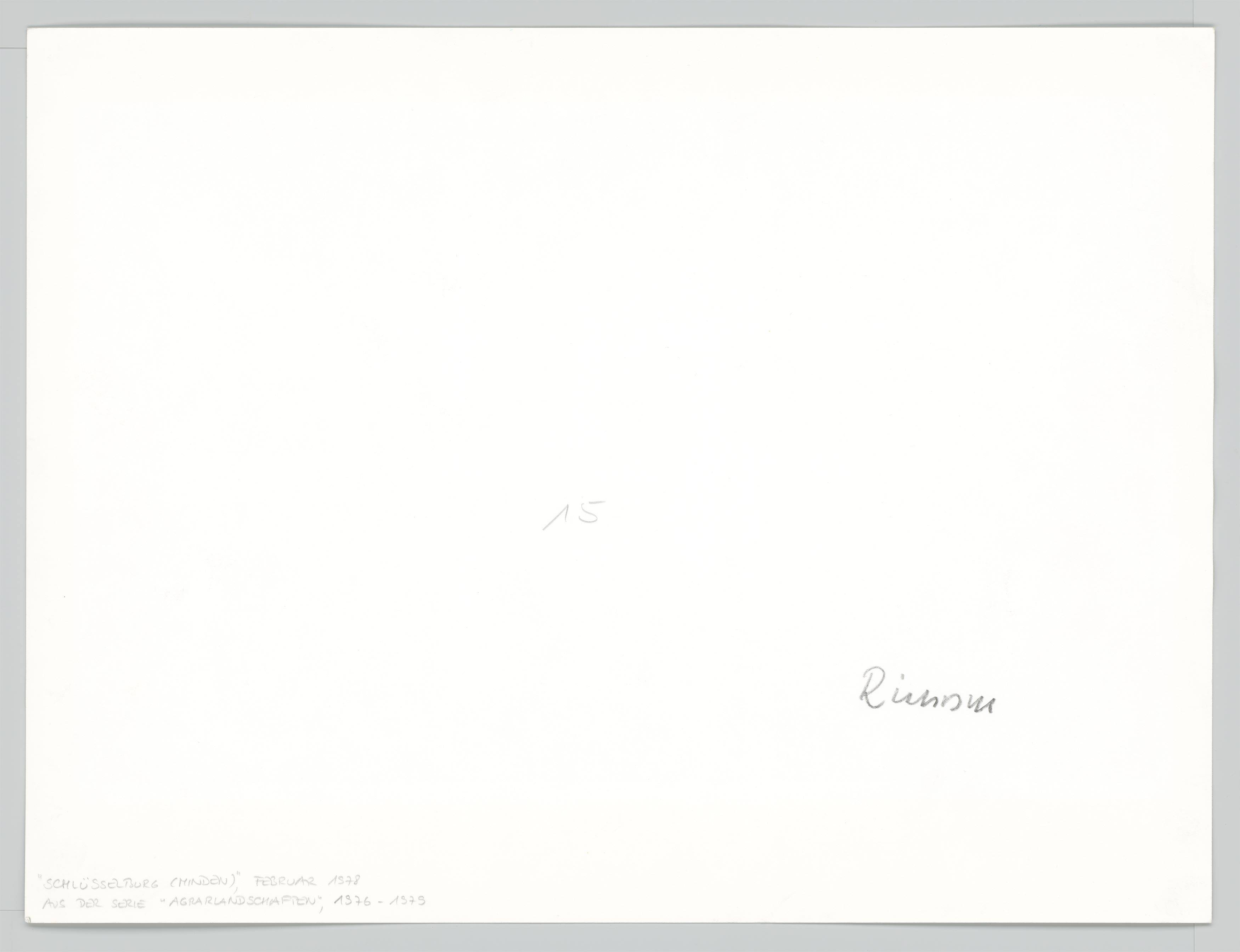 This picture shows the following artwork: Heinrich Riebesehl. ”Schlüsselburg (Minden)”, Februar 1978, from the series ”Agrarlandschaften”, 1976–1979.
