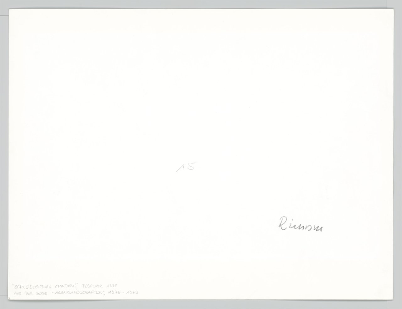 This picture shows the following artwork: Heinrich Riebesehl. ”Schlüsselburg (Minden)”, Februar 1978, from the series ”Agrarlandschaften”, 1976–1979.