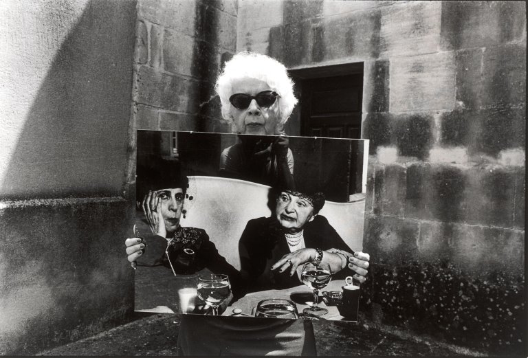 This picture shows the following artwork: Will McBride. ”Lisette Model in Arles”. 1978.