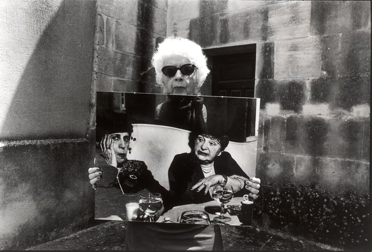 This picture shows the following artwork: Will McBride. ”Lisette Model in Arles”. 1978.