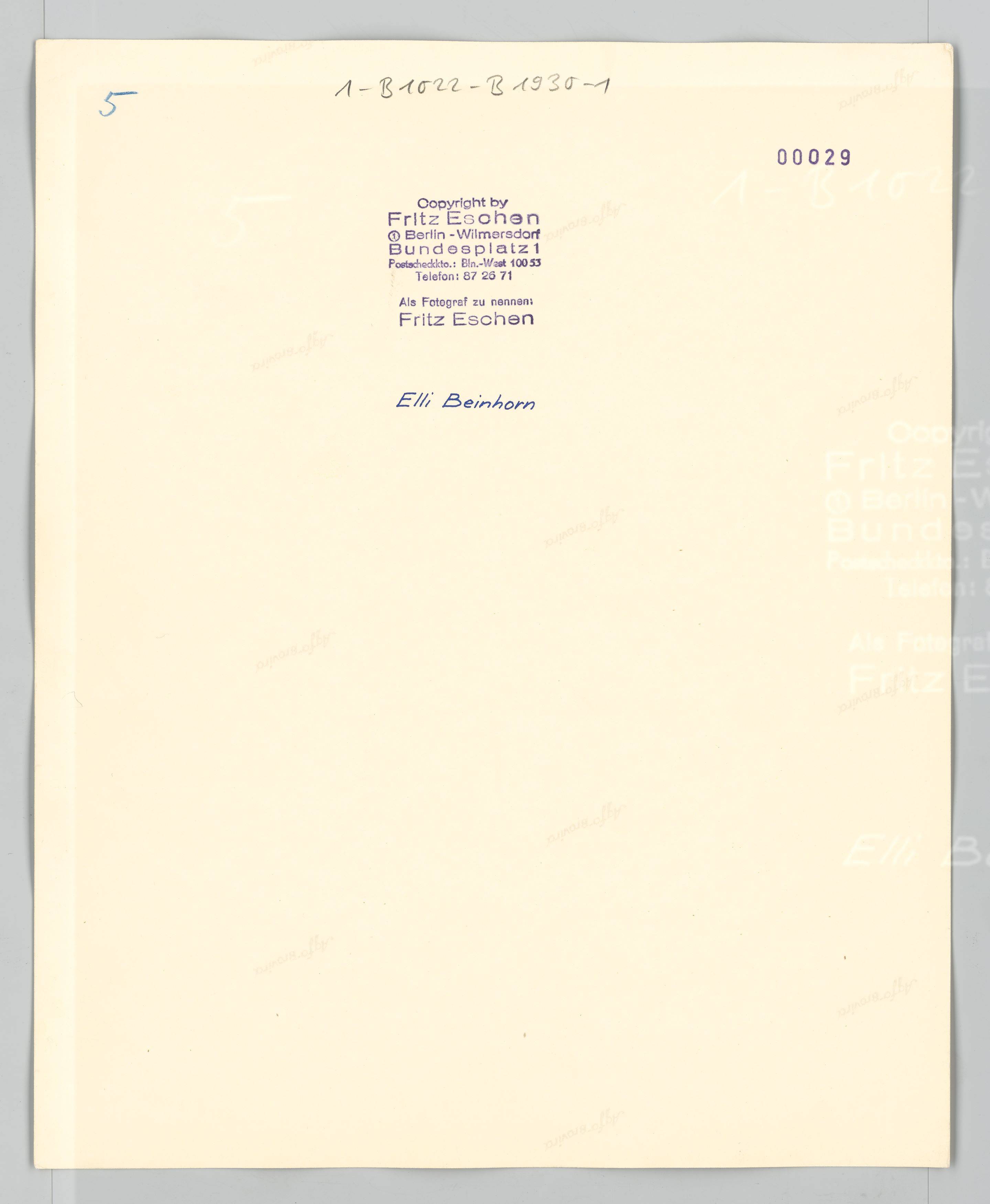 Auf diesem Bild ist das folgende Kunstwerk zu sehen: Fritz Eschen. Die Fliegerin Elly Beinhorn. Um 1930.