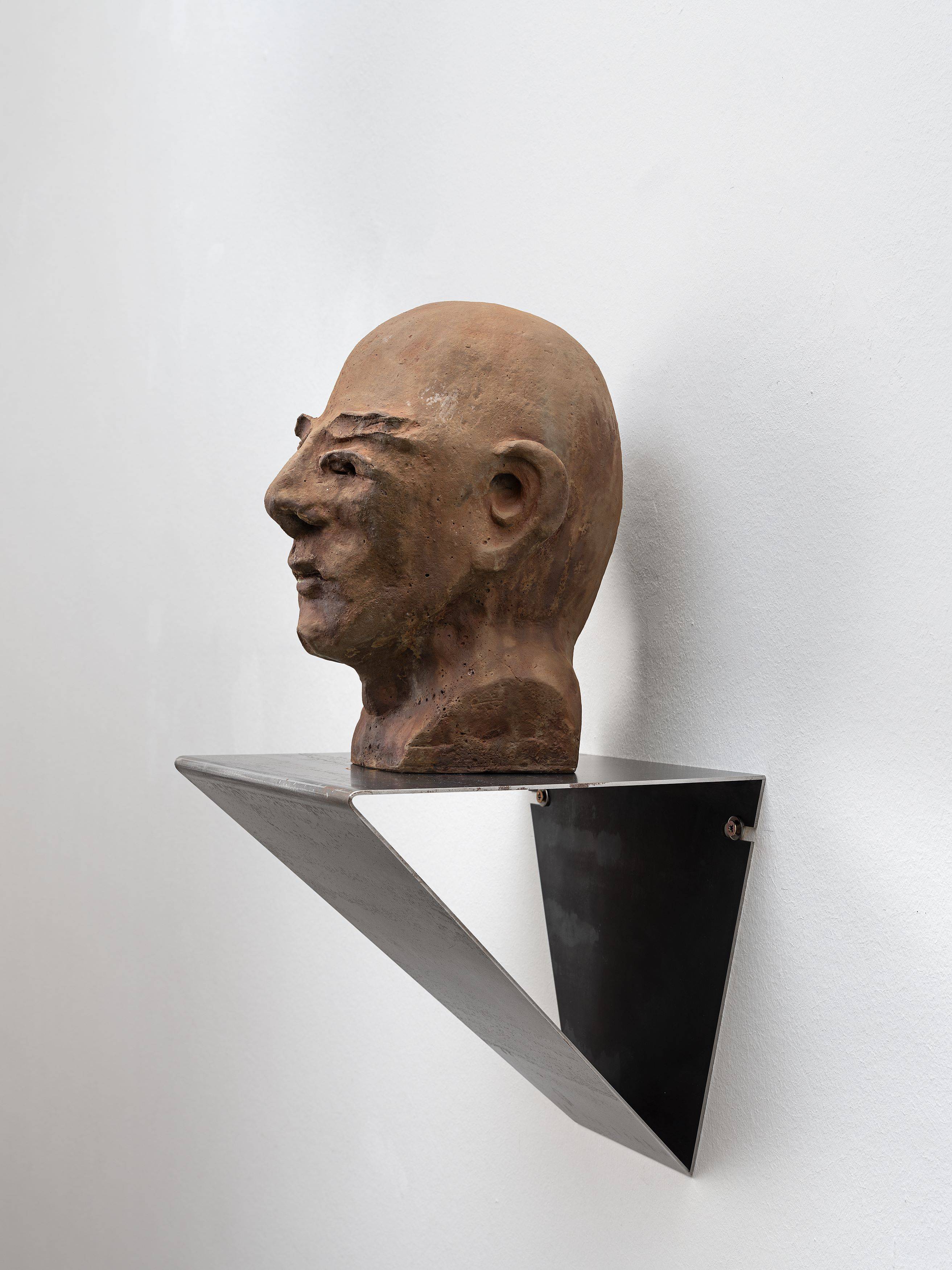 Auf diesem Bild ist das folgende Kunstwerk zu sehen: Thomas Schütte. Wicht. 2006.