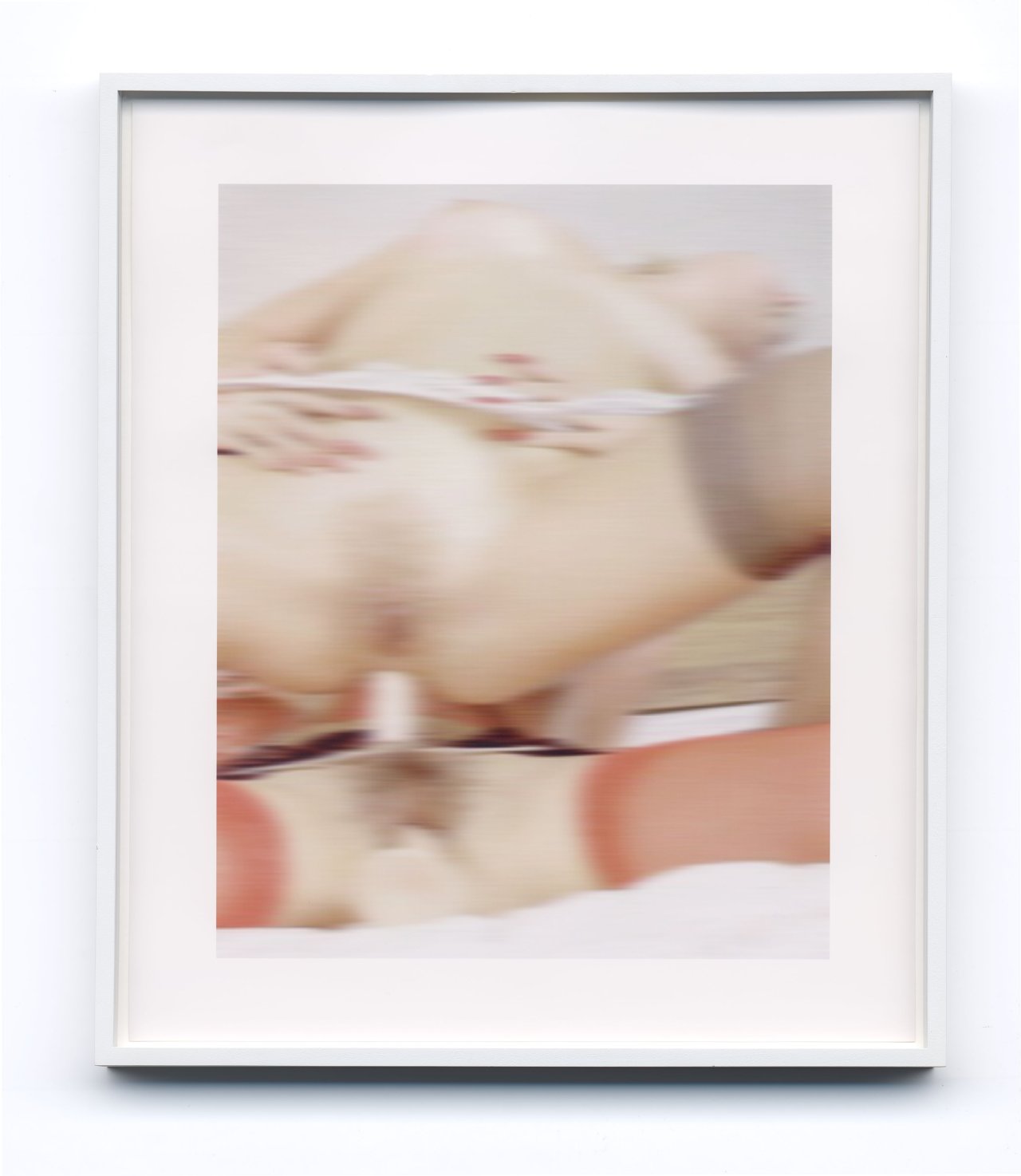 Auf diesem Bild ist das folgende Kunstwerk zu sehen:  Mappenwerk. „Printed Matter Photography Portfolio V: [Untitled/Nudes] Curated by Larry Clark“. 2004.