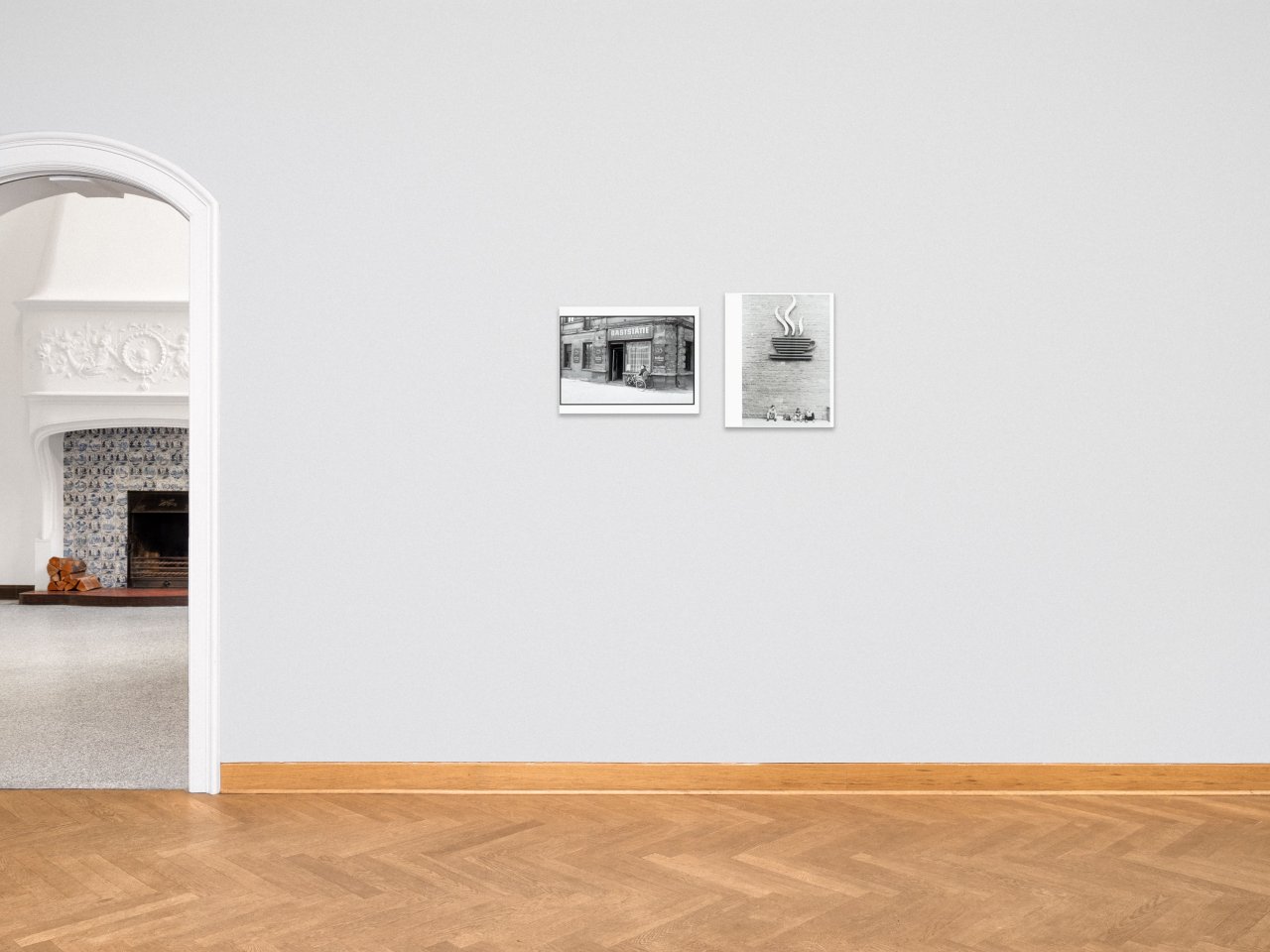 This picture shows the following artwork: Harald Hauswald. ”Am Wasserturm” / Bahnhof Lichtenberg. 1982 and 1980.