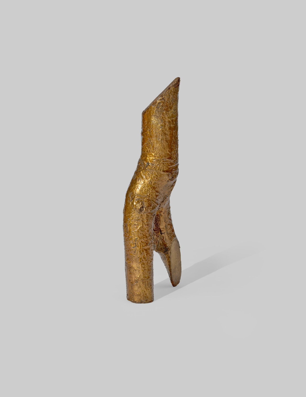 Auf diesem Bild ist das folgende Kunstwerk zu sehen: Hermann Glöckner. Astgabel, bronciert. 1958.