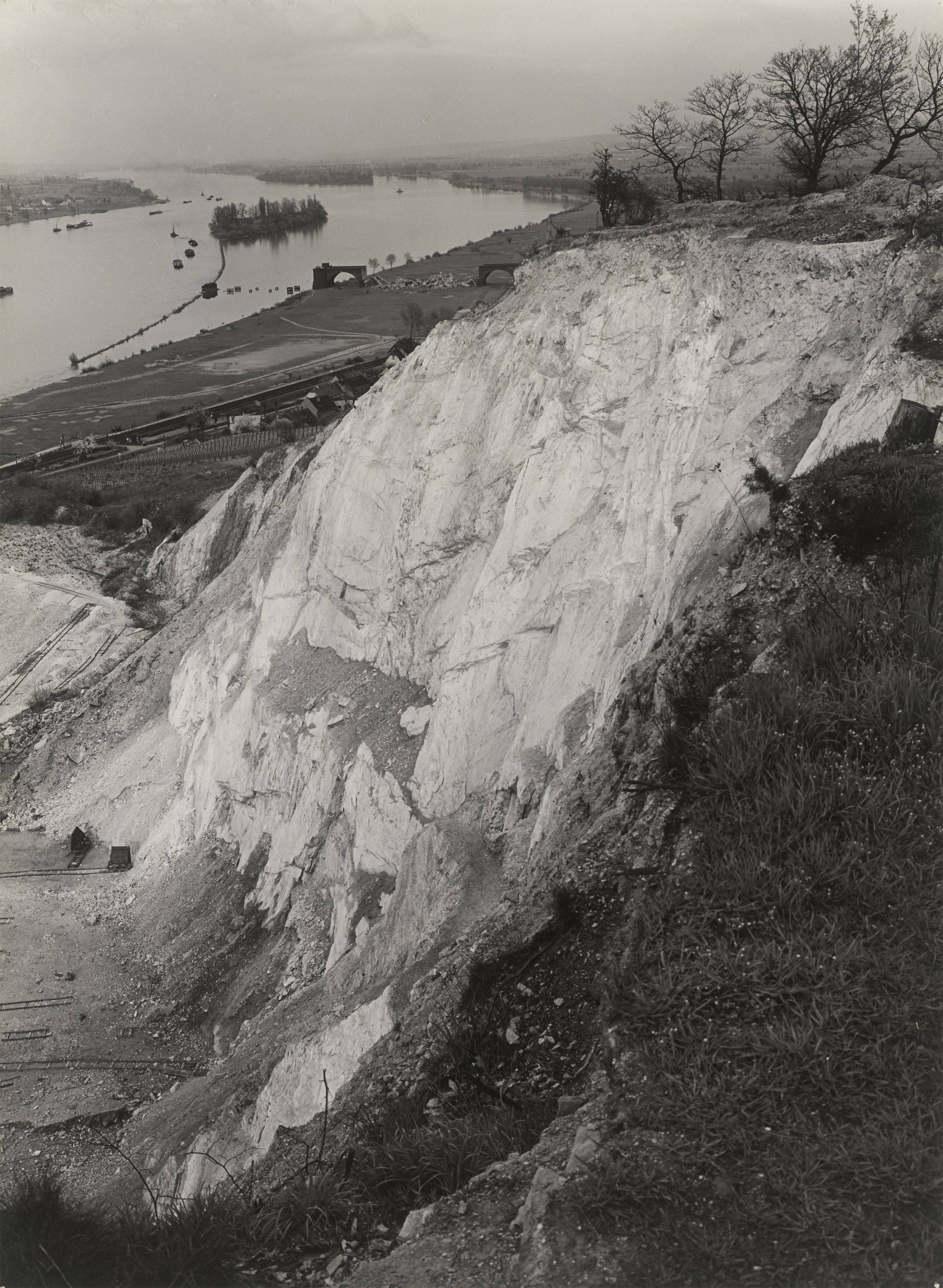 This picture shows the following artwork: Albert Renger-Patzsch. ”Rheinbecken. Rochusberg b/Bingen. Steinbruch”. Circa 1952.