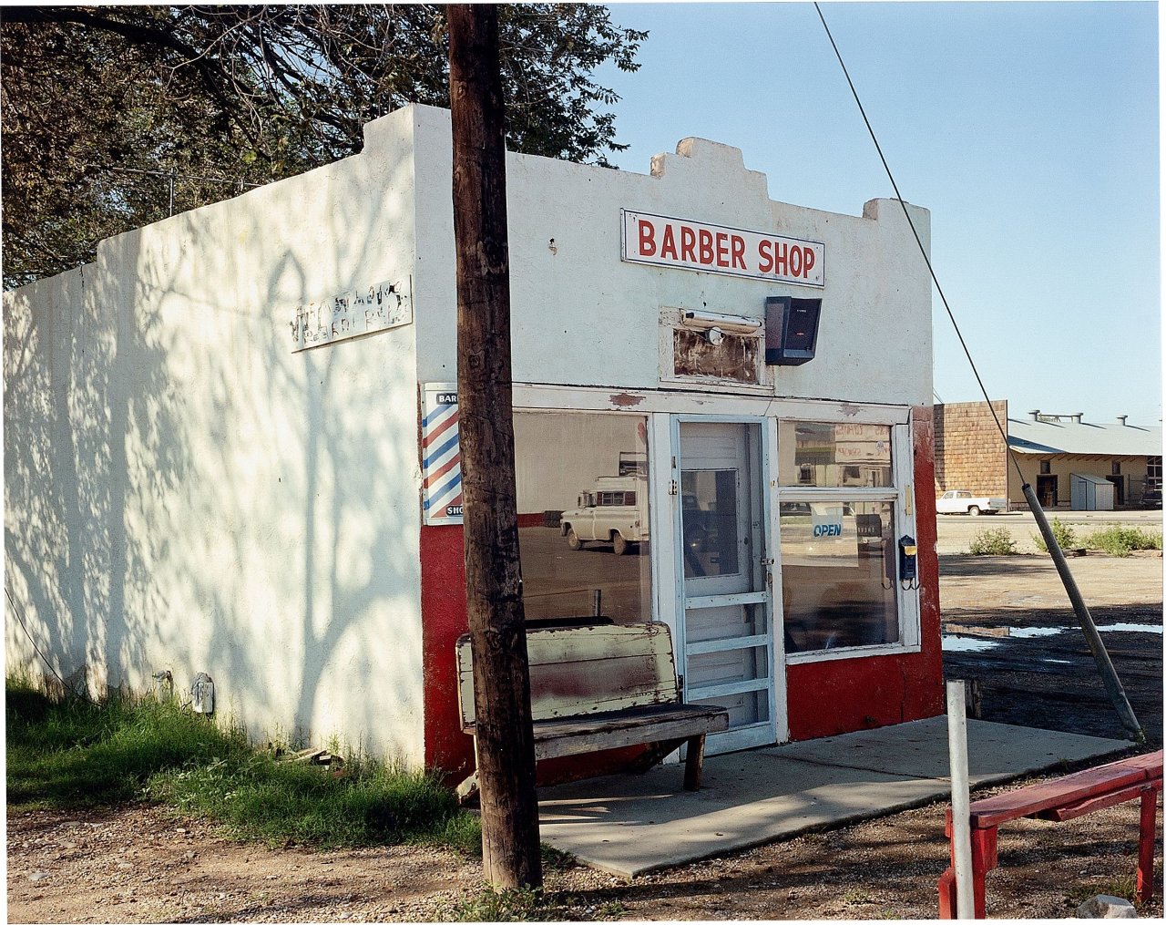 Auf diesem Bild ist das folgende Kunstwerk zu sehen: Stephen Shore. „E.[ast] Walnut St., Roswell, New Mexico, 9/26/74“. 1974.