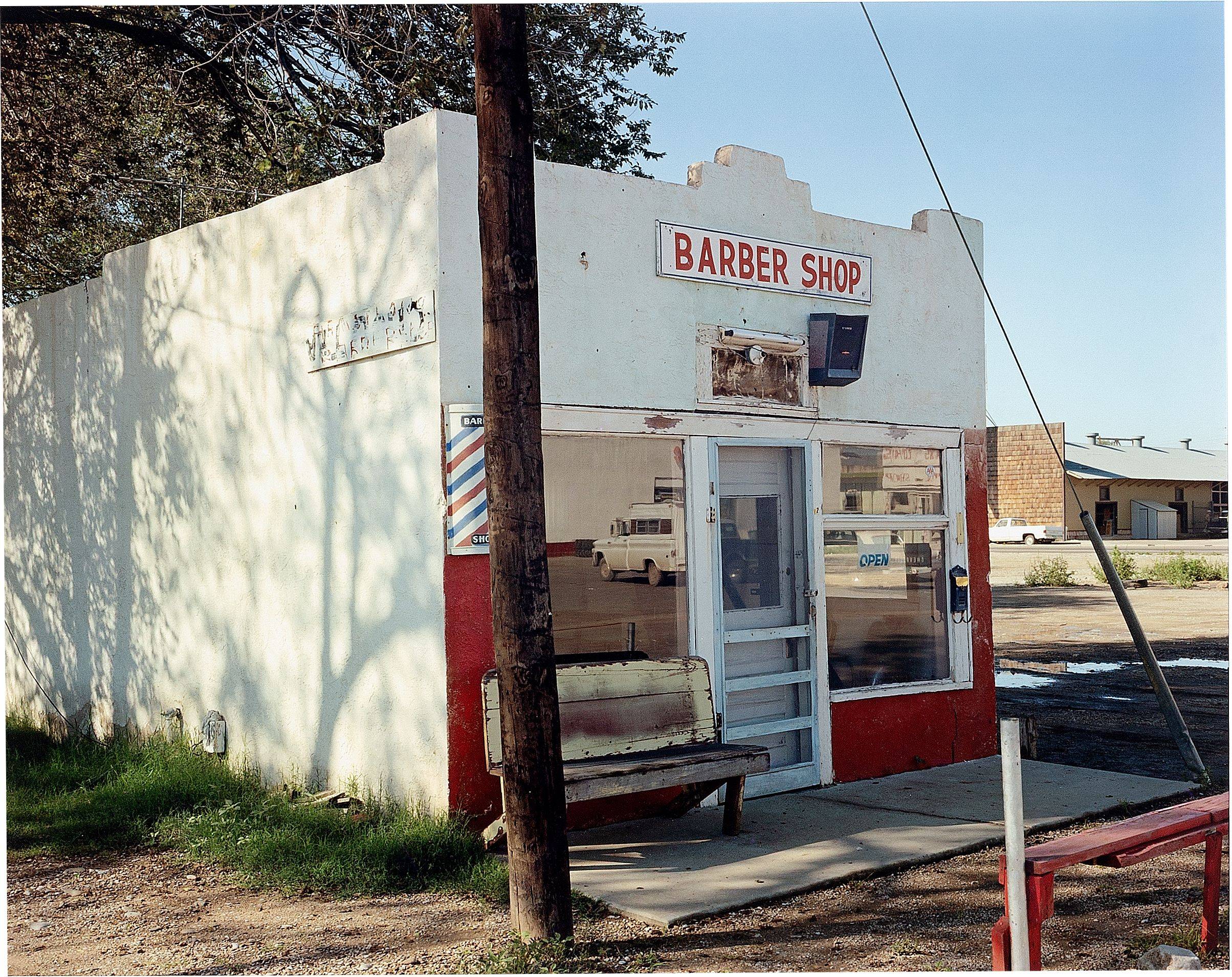 Auf diesem Bild ist das folgende Kunstwerk zu sehen: Stephen Shore. „E.[ast] Walnut St., Roswell, New Mexico, 9/26/74“. 1974.