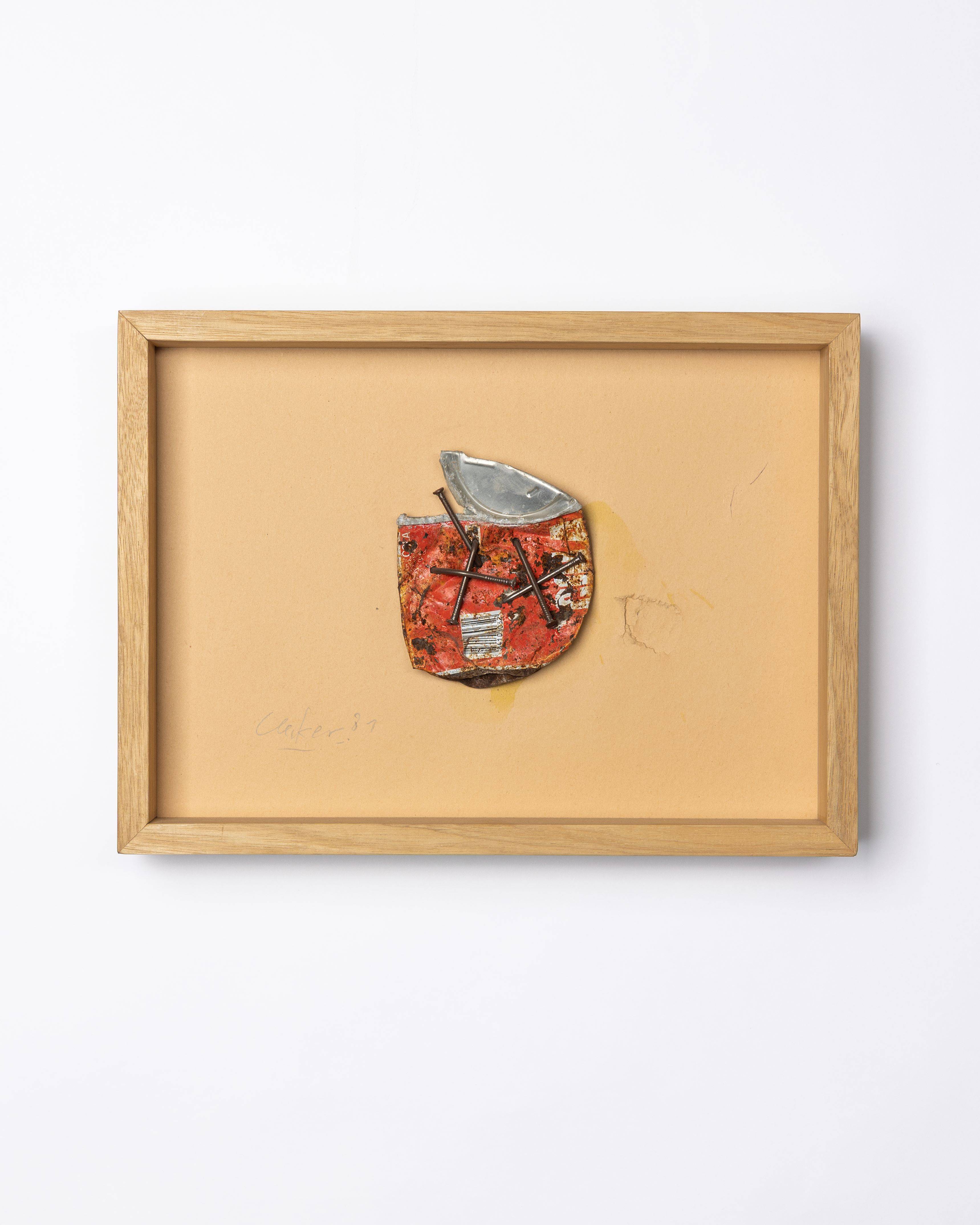 Auf diesem Bild ist das folgende Kunstwerk zu sehen: Günther Uecker. Aus: Wüstenfunde. 1981 .