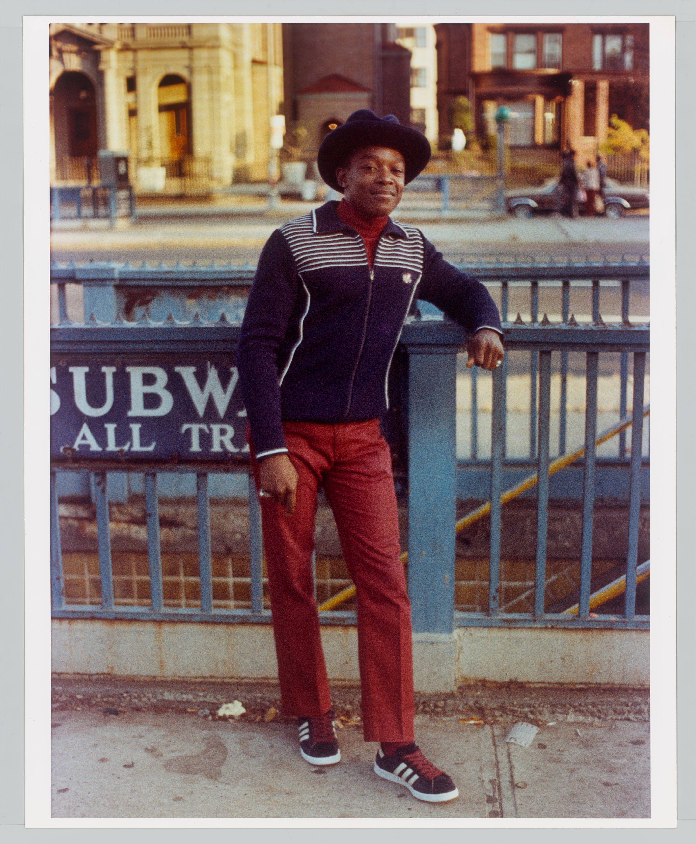 Auf diesem Bild ist das folgende Kunstwerk zu sehen: Jamel Shabazz. Dapper, NYC. 1980.