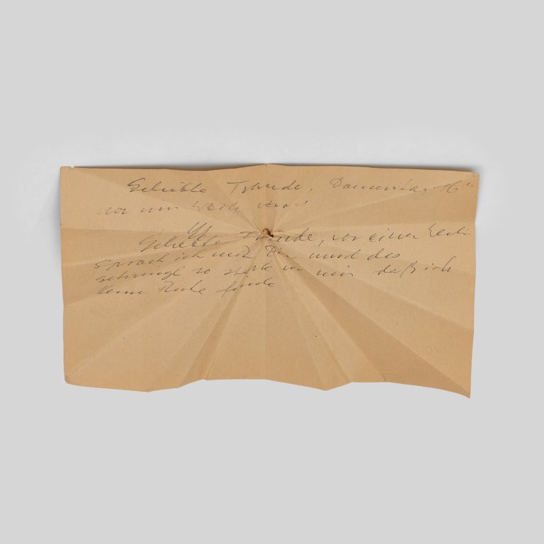 Auf diesem Bild ist das folgende Kunstwerk zu sehen: Hermann Glöckner. Gefalteter Briefentwurf an Traude Stürmer.