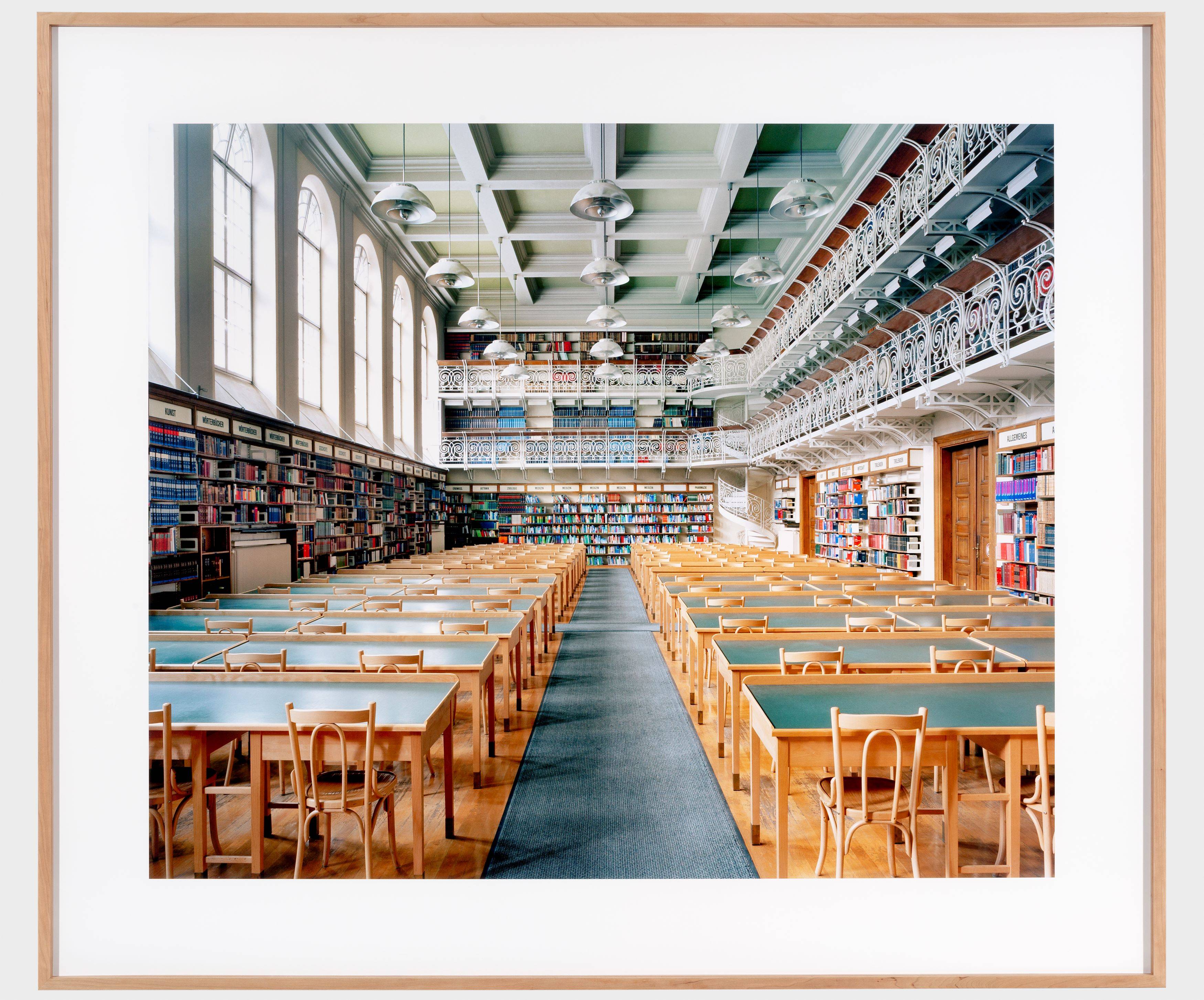This picture shows the following artwork: Candida Höfer. ”Universitätsbibliothek Innsbruck I 2004”. 2004/2025.