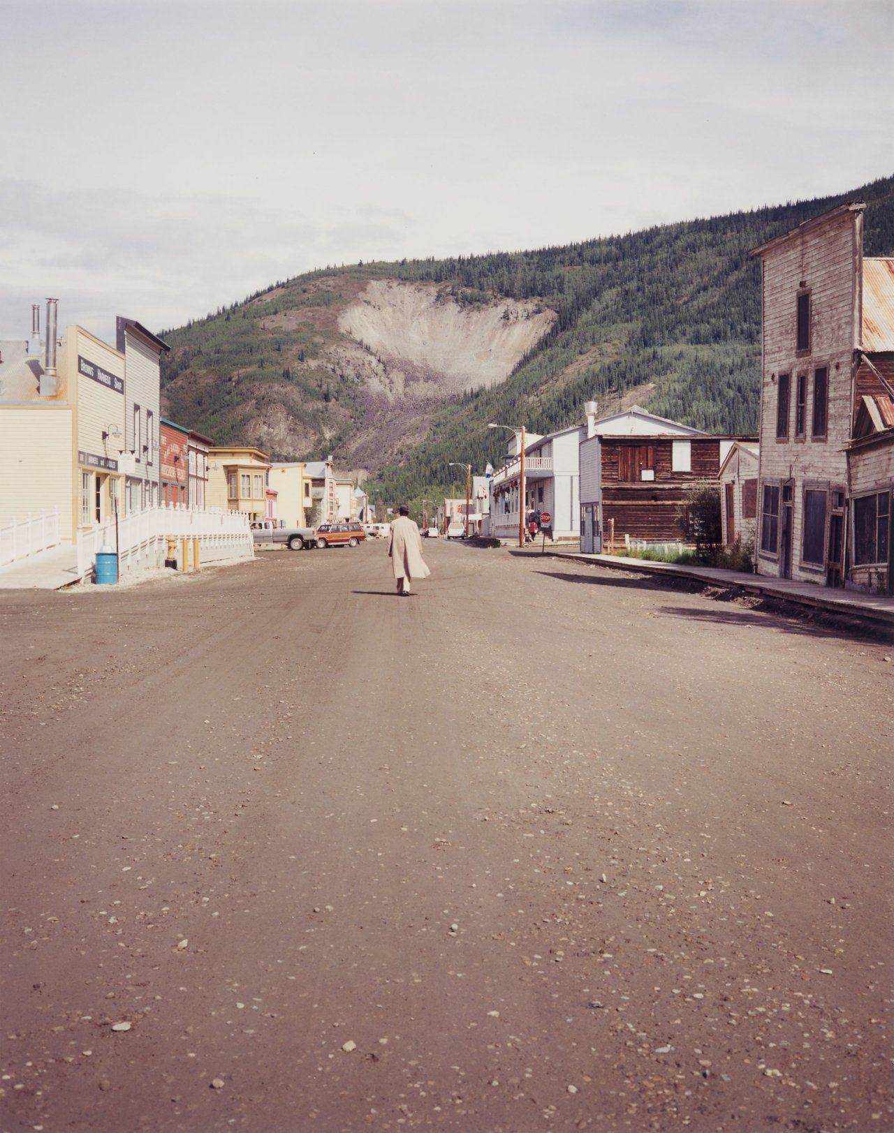 This picture shows the following artwork: Albrecht Fuchs. M.K. 9 Fotografien. Martin Kippenberger in Dawson City, August 1995.