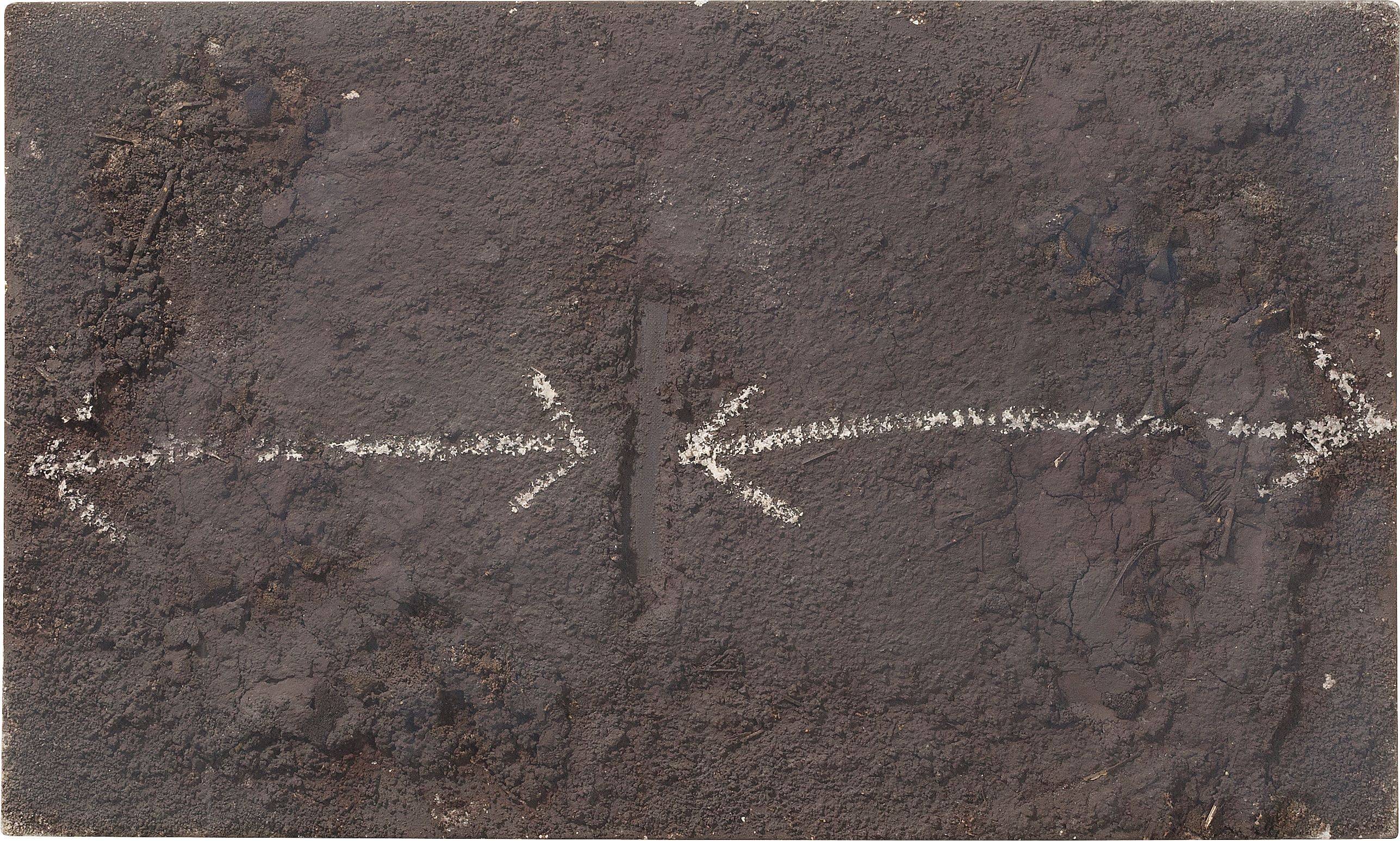 Auf diesem Bild ist das folgende Kunstwerk zu sehen: Antoni Tàpies. „Symmetrical Arrows“. 1969.