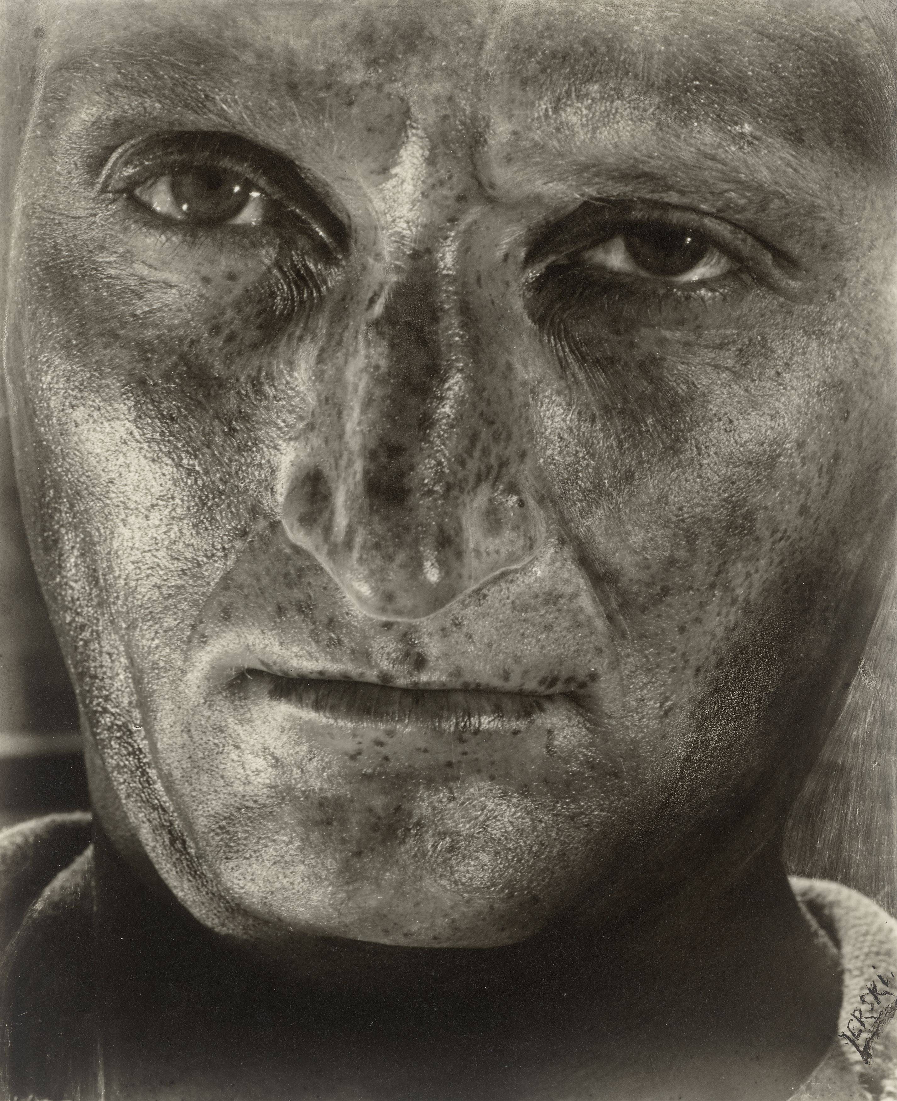 This picture shows the following artwork: Helmar Lerski (i.e. Schmuklerski, Israel). Metamorphosis through Light, Tel-Aviv. 1935–1936.