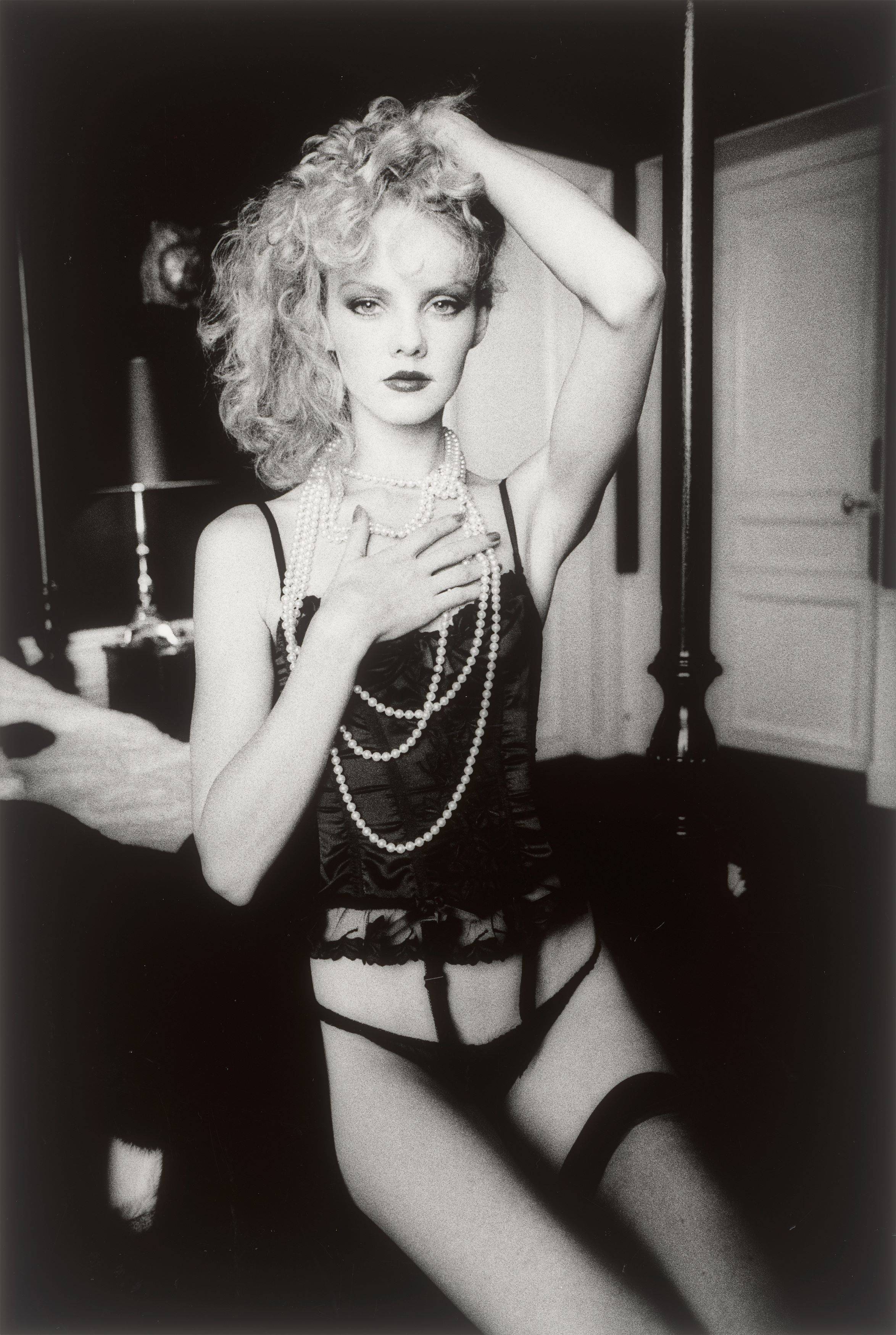 Auf diesem Bild ist das folgende Kunstwerk zu sehen: Jeanloup Sieff. Parodie de Lolita pour Vogue, Paris. 1980.