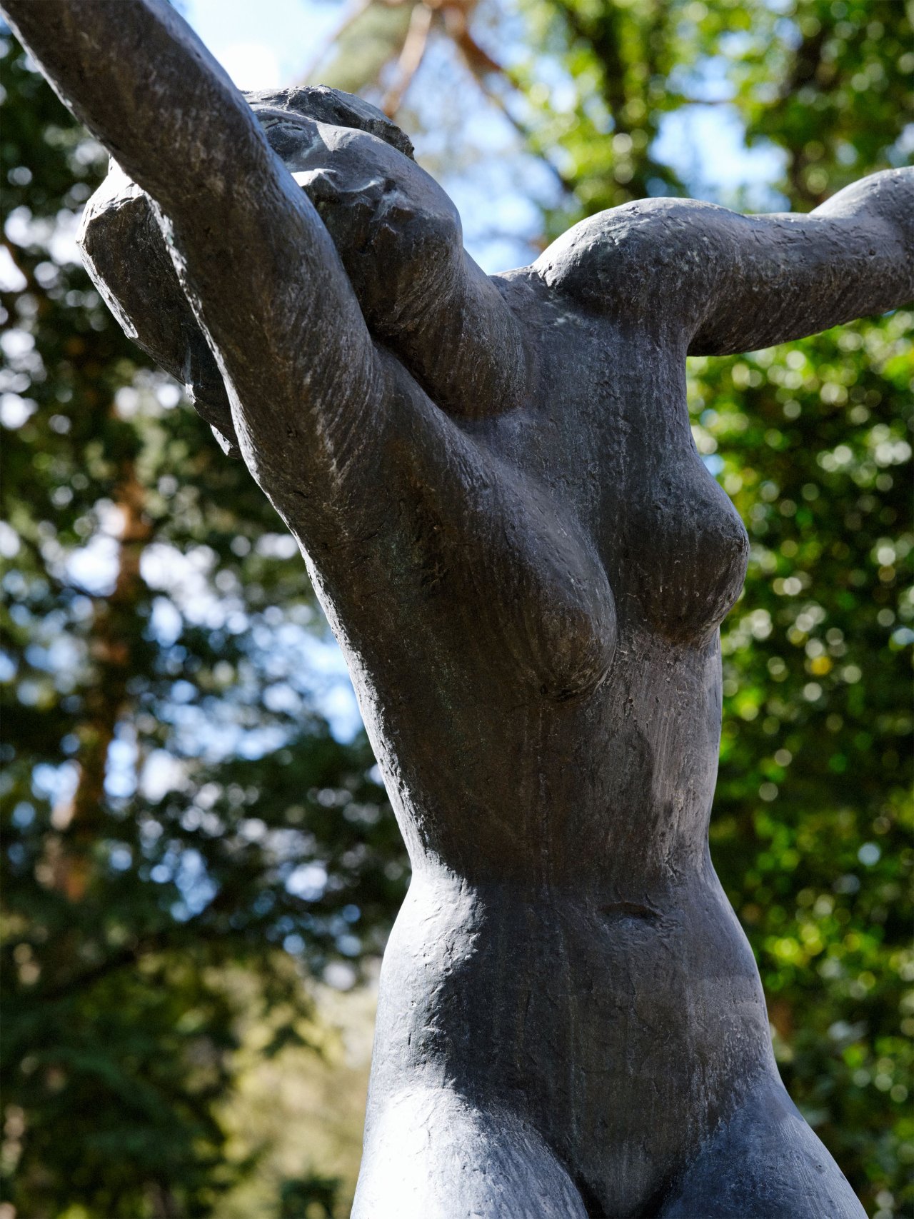 Auf diesem Bild ist das folgende Kunstwerk zu sehen: Georg Kolbe. „Tänzerinnen–Brunnen“. 1922.