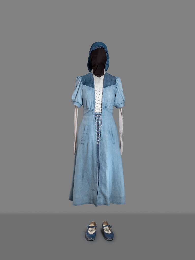This picture shows the following artwork:  Neo Rauch, Rosa Loy and workshops der Bayreuther Festspiele. Costume (women's choir). Circa 2018.