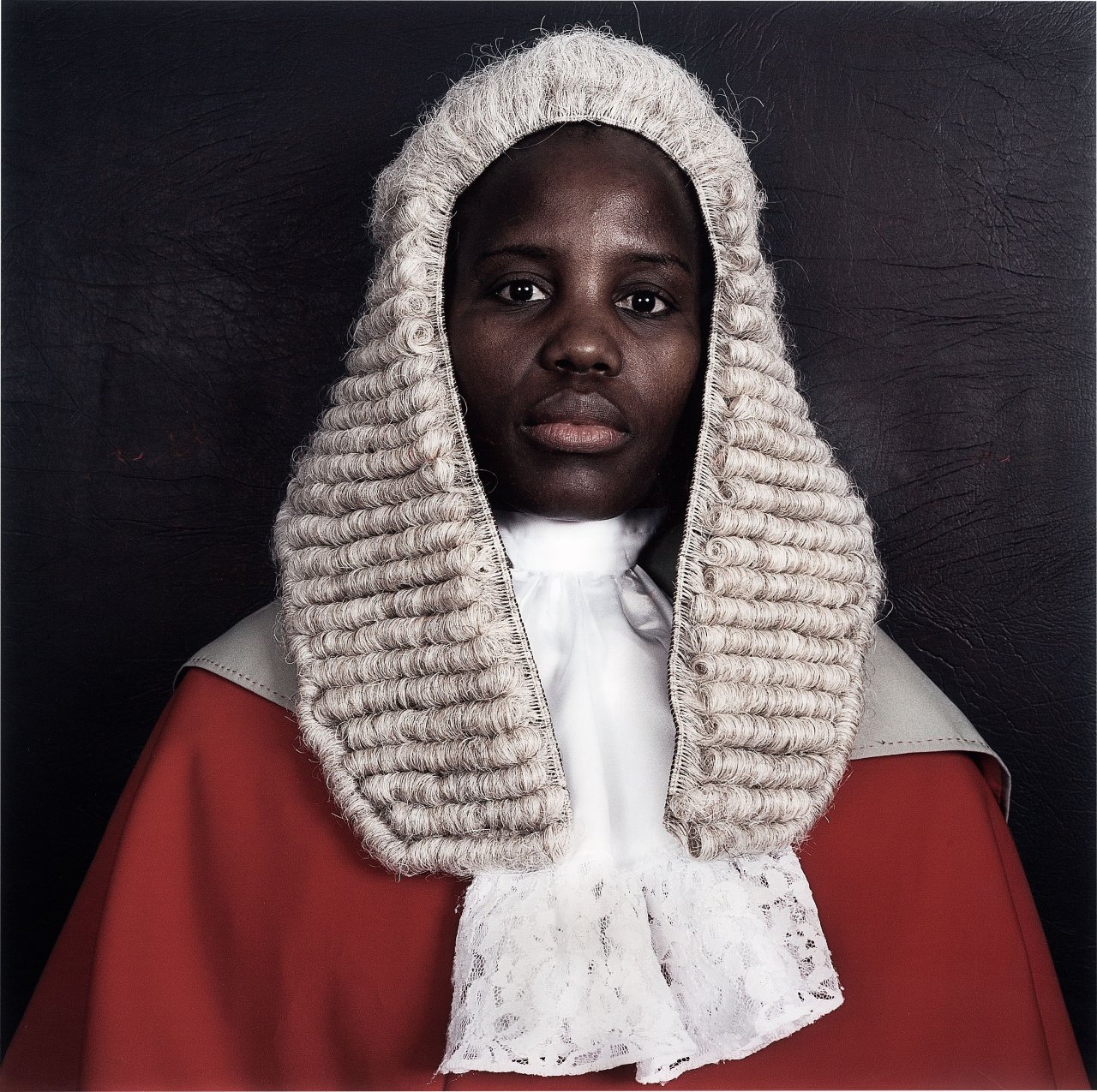 Auf diesem Bild ist das folgende Kunstwerk zu sehen: Pieter Hugo. Aus der Serie „Judges“, Botswana. 2005.