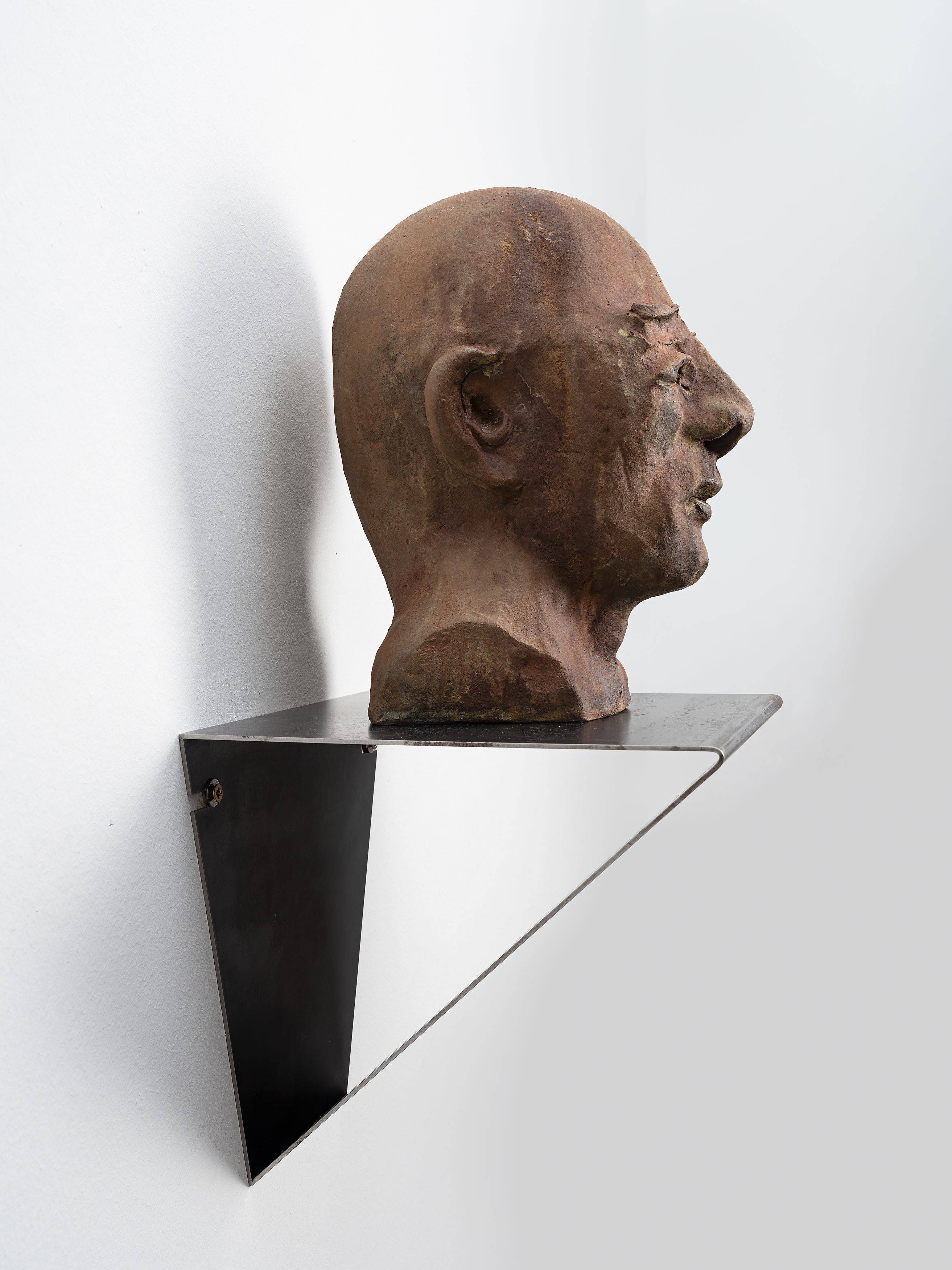 Auf diesem Bild ist das folgende Kunstwerk zu sehen: Thomas Schütte. Wicht. 2006.