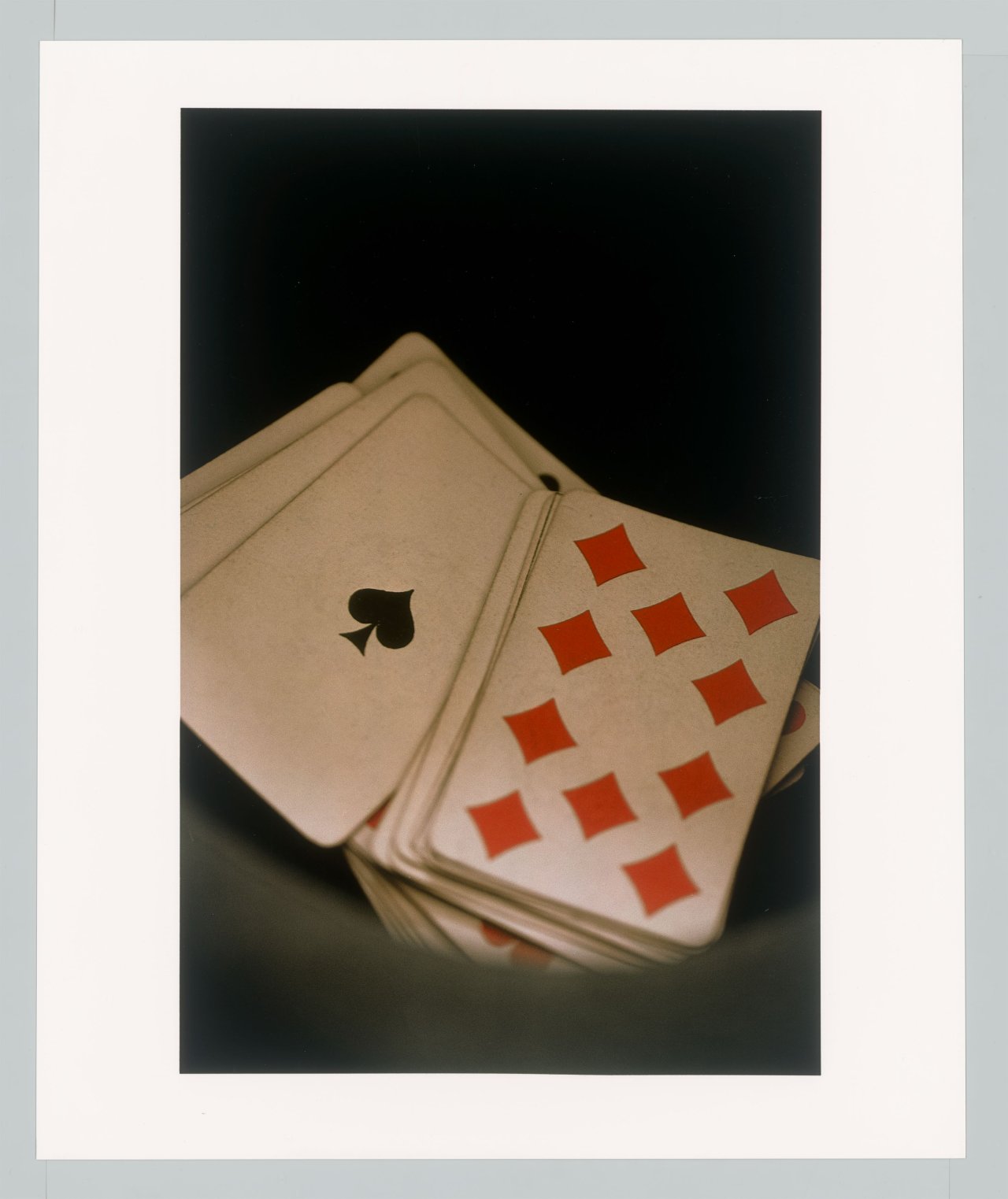 This picture shows the following artwork: Ralph Gibson. Aus der Serie ”L'Histoire de France”, 1971–2023. 1990.