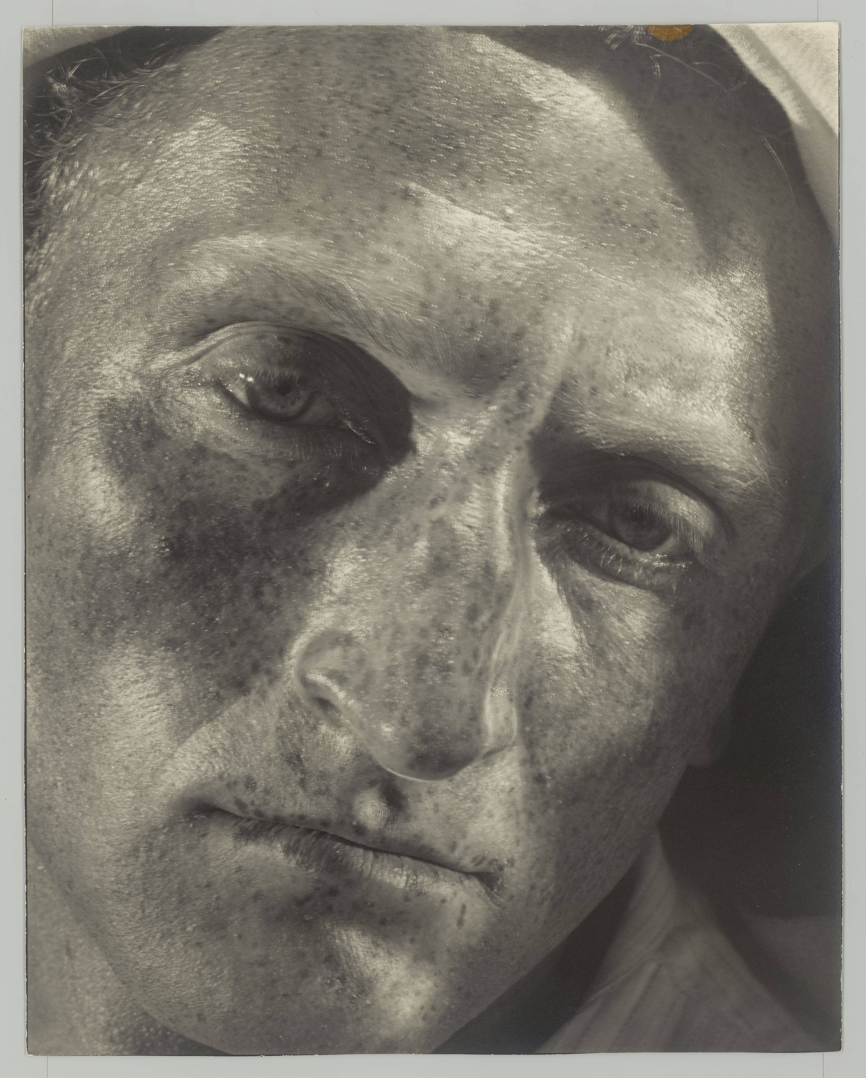 This picture shows the following artwork: Helmar Lerski (i.e. Schmuklerski, Israel). Metamorphosis through Light, Tel-Aviv. 1935–1936.