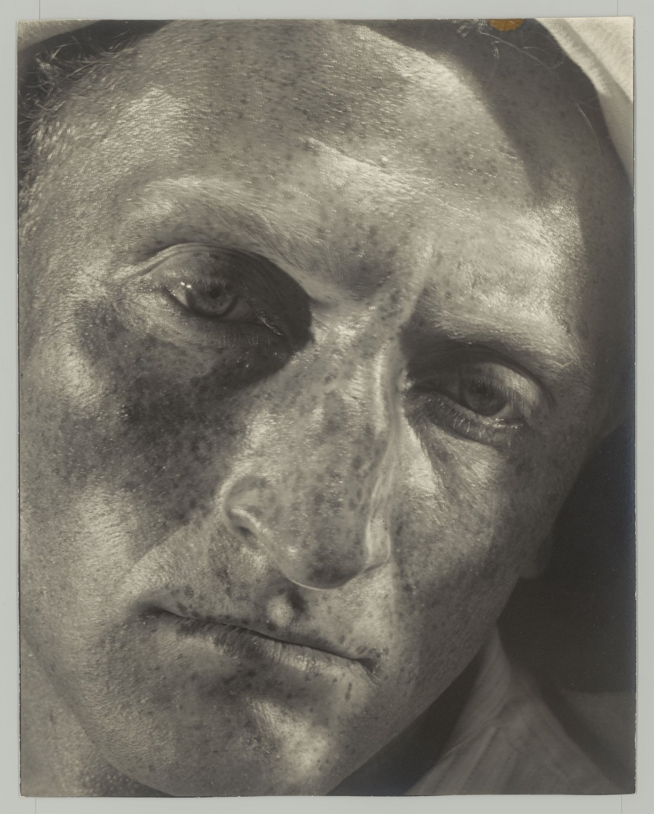 This picture shows the following artwork: Helmar Lerski (i.e. Schmuklerski, Israel). Metamorphosis through Light, Tel-Aviv. 1935–1936.