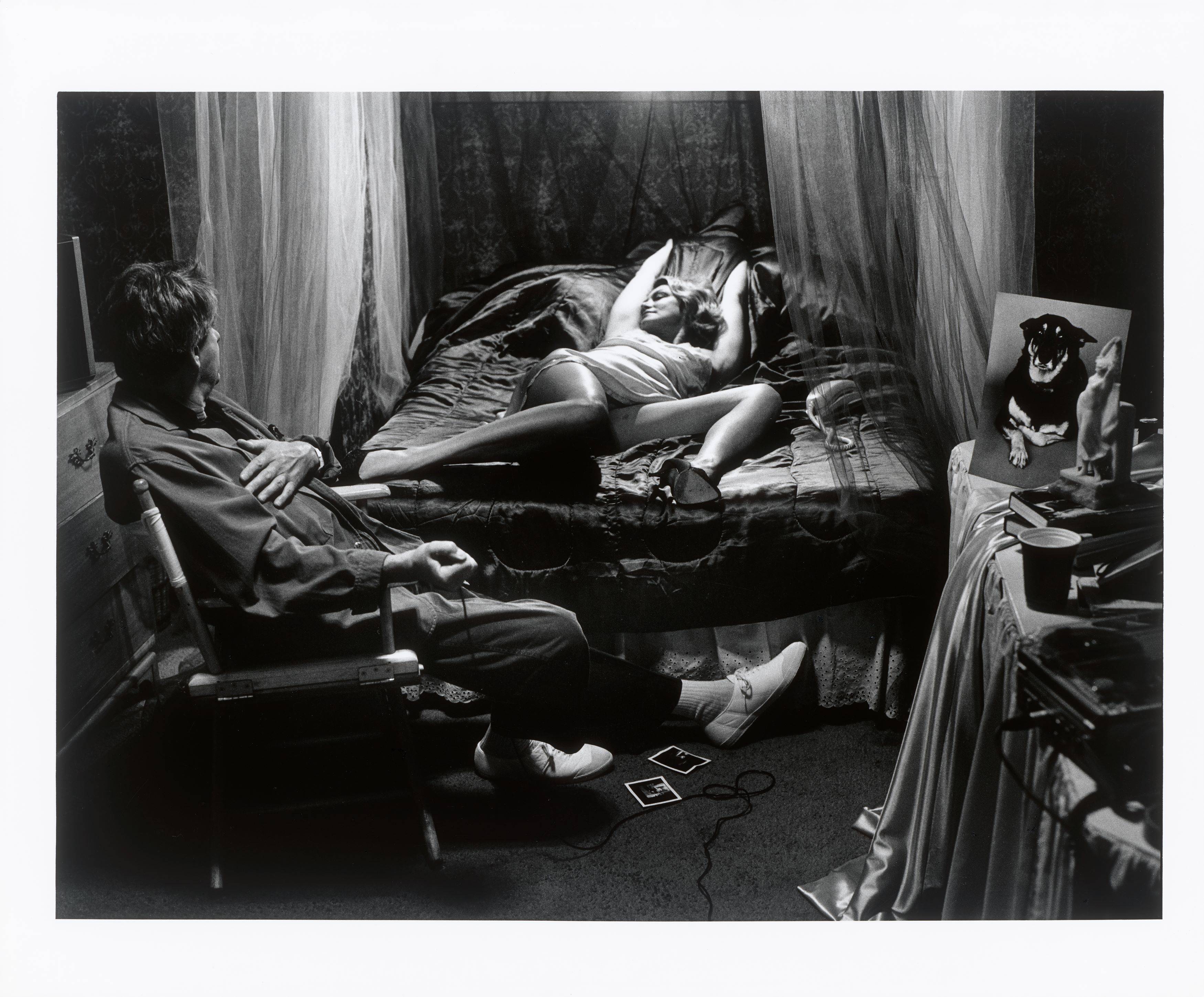 This picture shows the following artwork: Helmut Newton. ”'Selfportrait. Valentino Place' Hollywood”. 1986.