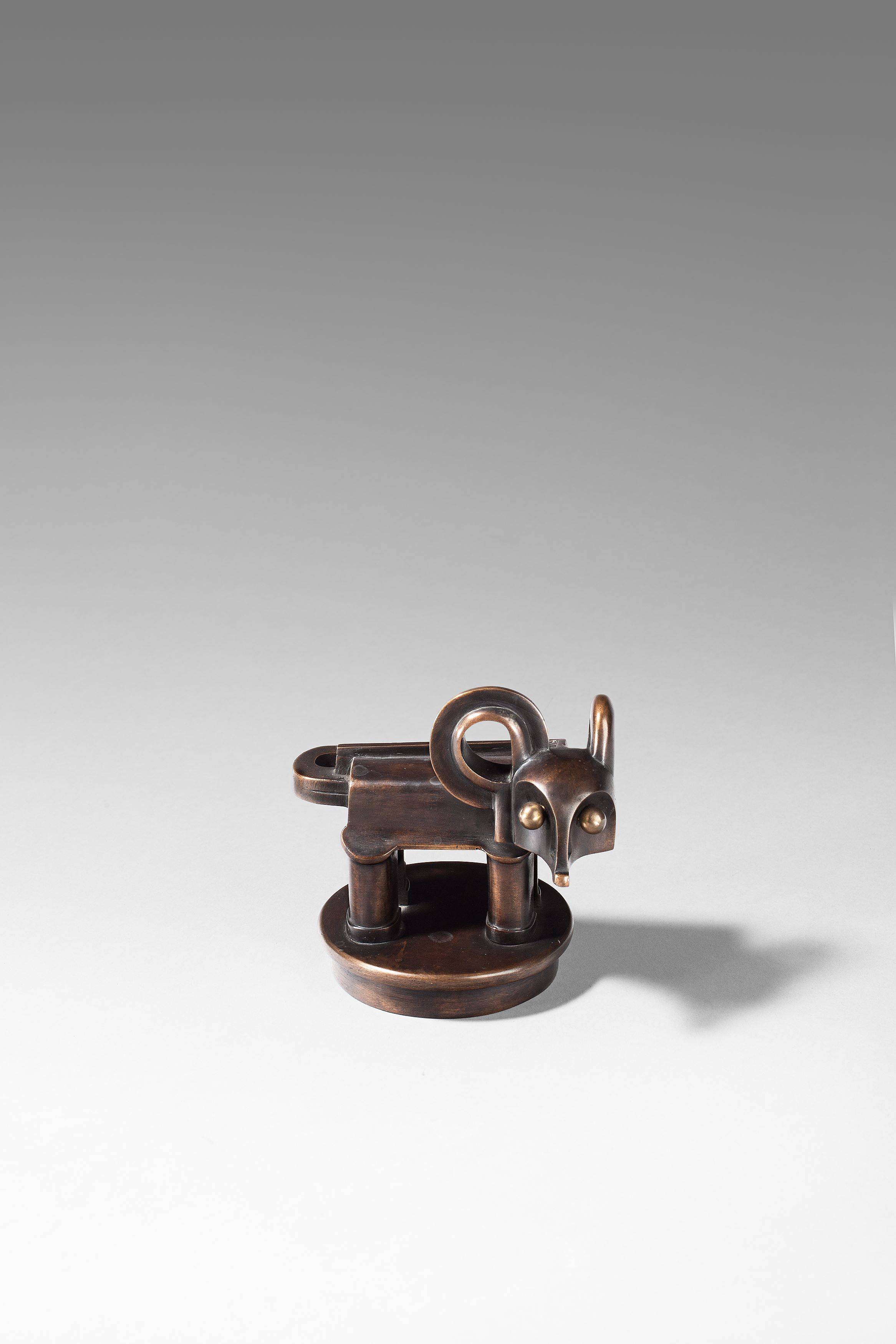 Auf diesem Bild ist das folgende Kunstwerk zu sehen: Rudolf Belling. „Fabeltier, sog. ‚Horchtier‘“ (Kühlerfigur für die Autofirma Horch). 1926.
