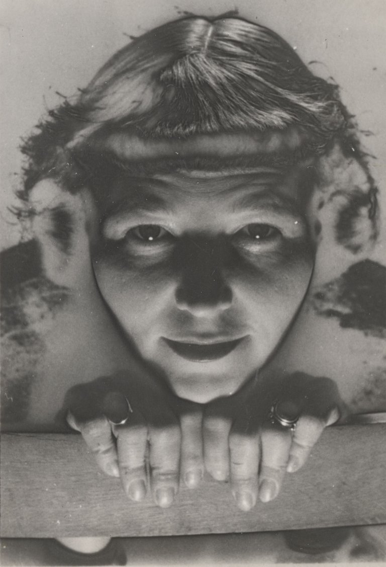 Auf diesem Bild ist das folgende Kunstwerk zu sehen:  Umbo (d.i. Otto Umbehr). Irmgard Umbehr. 1947.